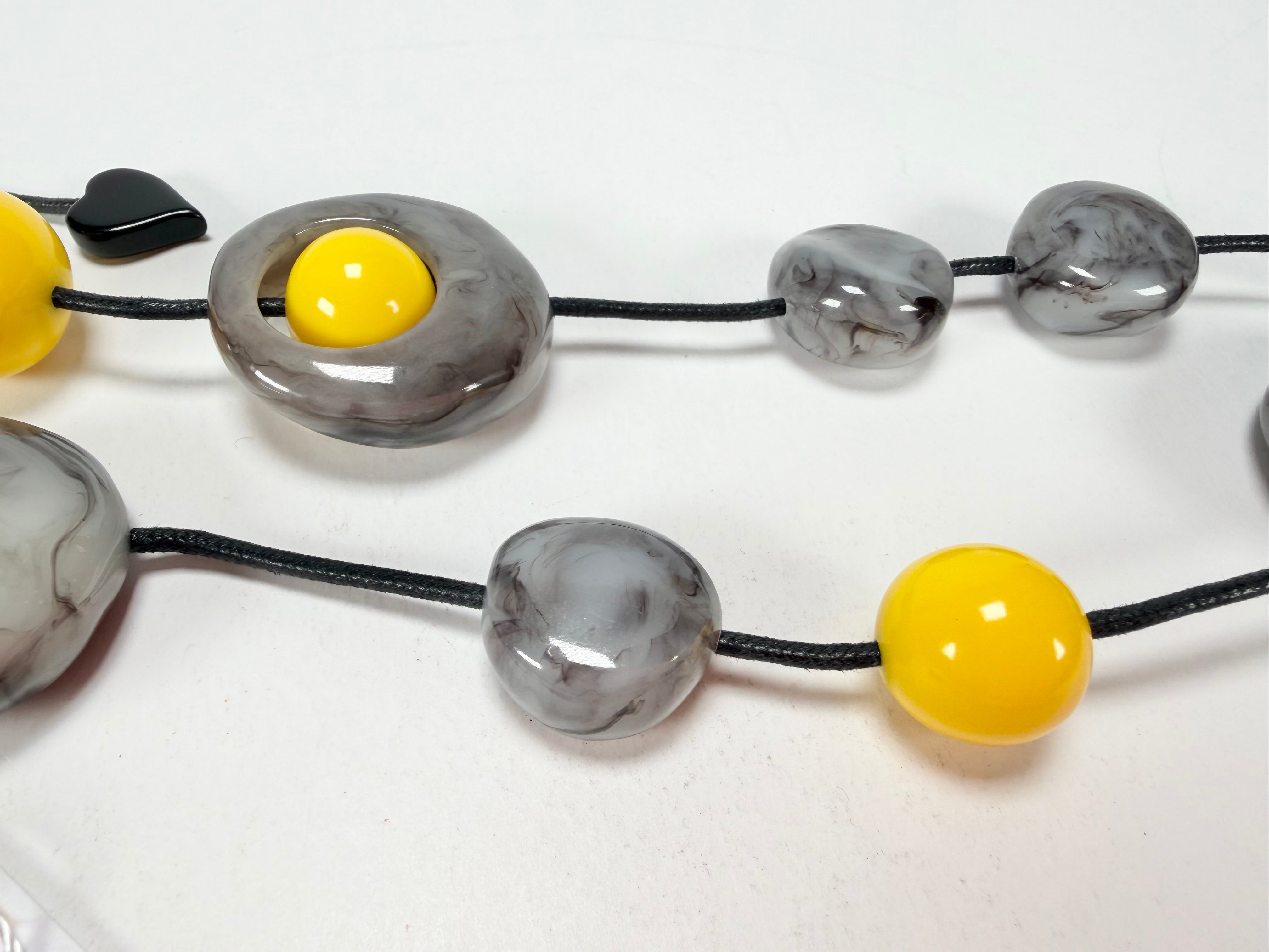 Zsiska - ORI 12 Bead Marbled Grey Resin Necklace ( 7430101GREYQ12 )