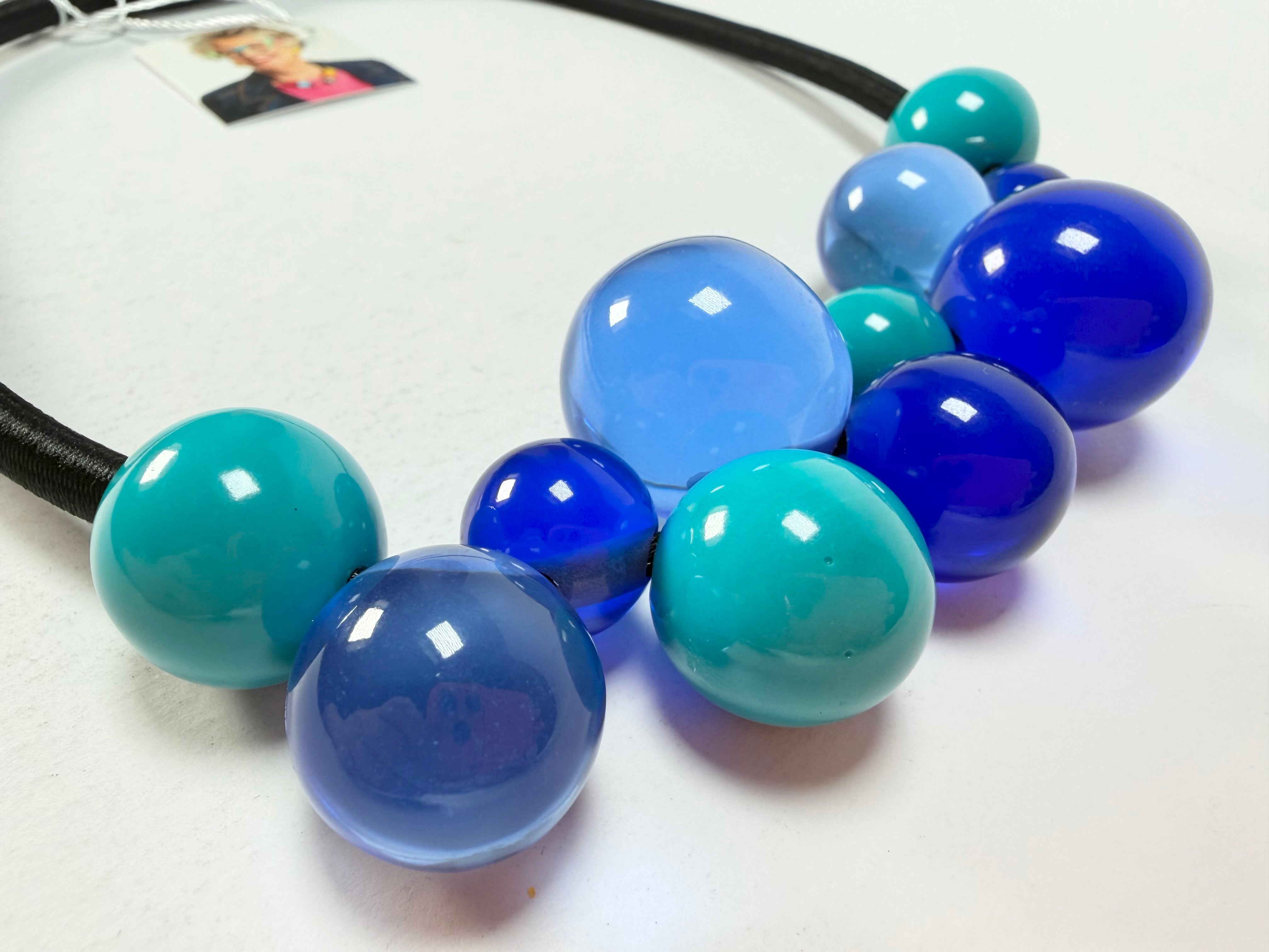 Zsiska - Baubles Blue & Turquoise 11 Bead Resin Necklace ( P230150BAU1Q11 )