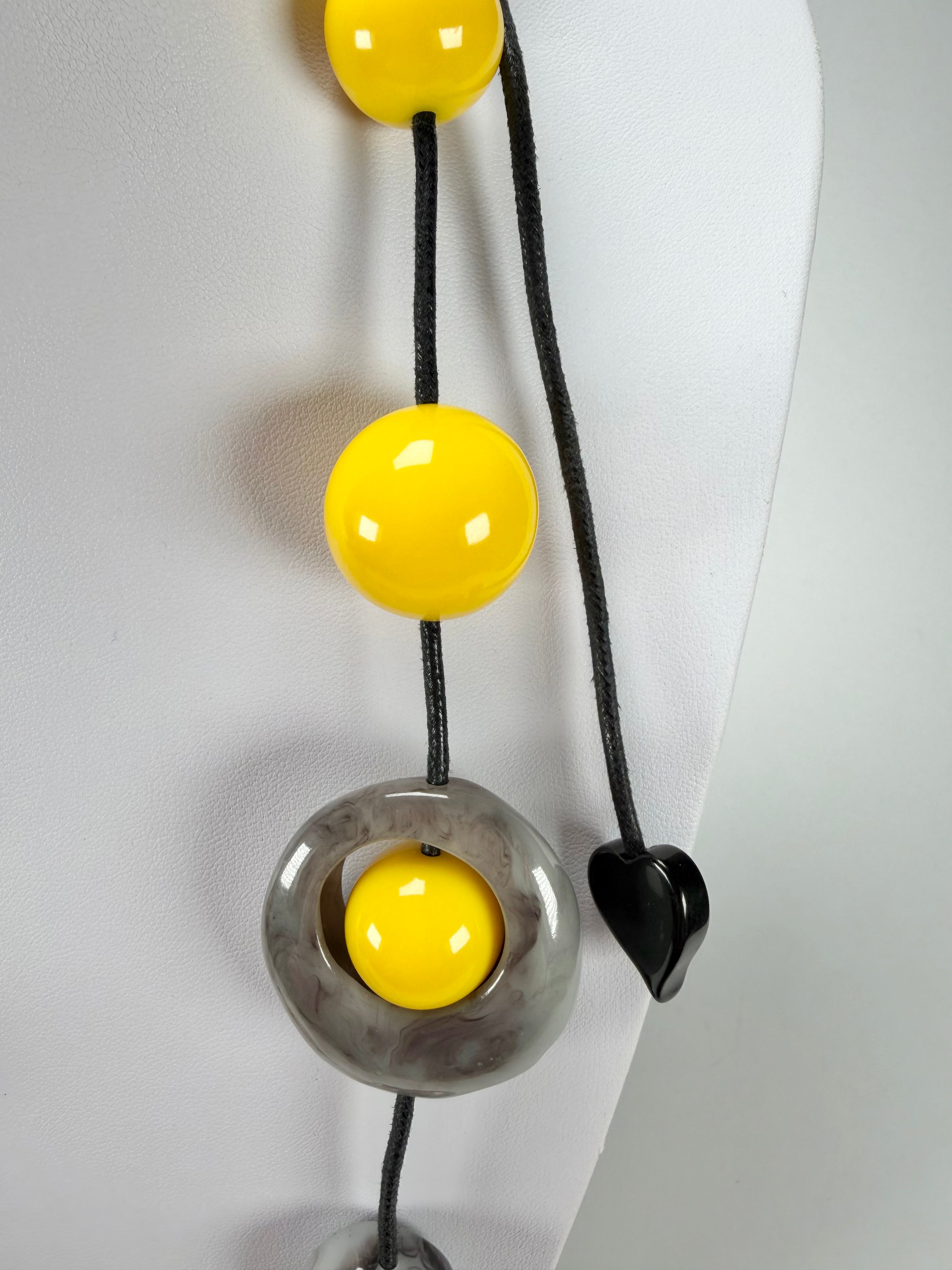 Zsiska - ORI 12 Bead Marbled Grey Resin Necklace ( 7430101GREYQ12 )