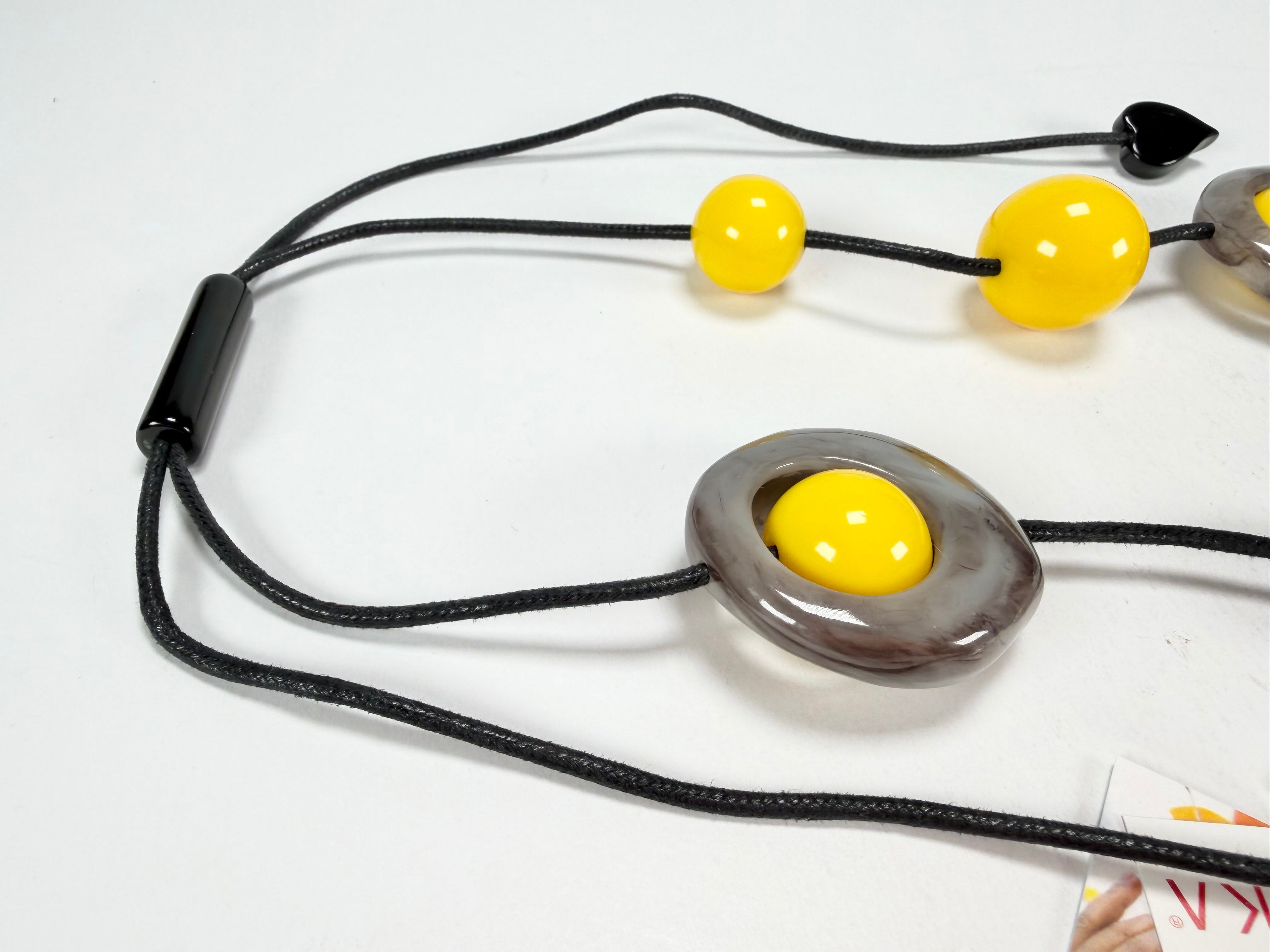 Zsiska - ORI 12 Bead Marbled Grey Resin Necklace ( 7430101GREYQ12 )