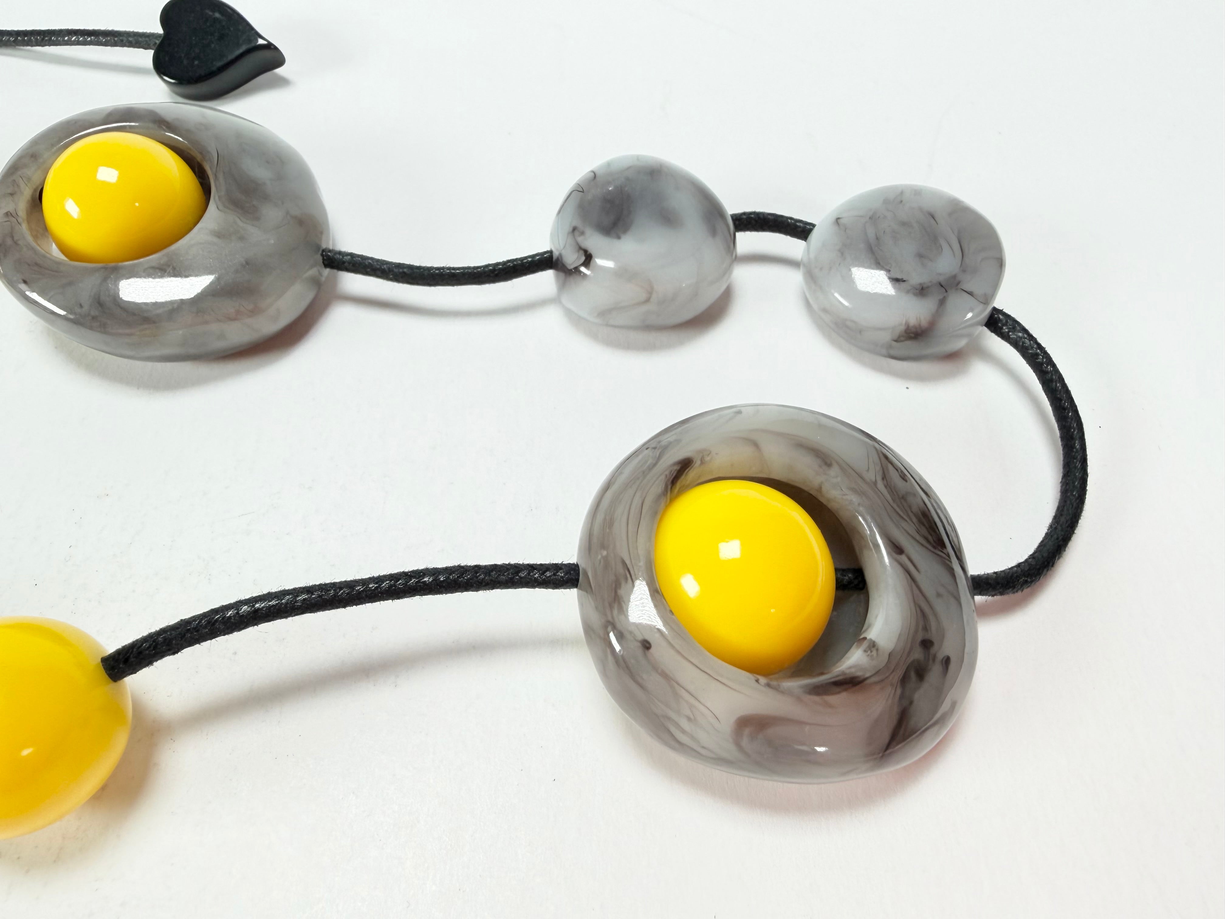 Zsiska - ORI 12 Bead Marbled Grey Resin Necklace ( 7430101GREYQ12 )