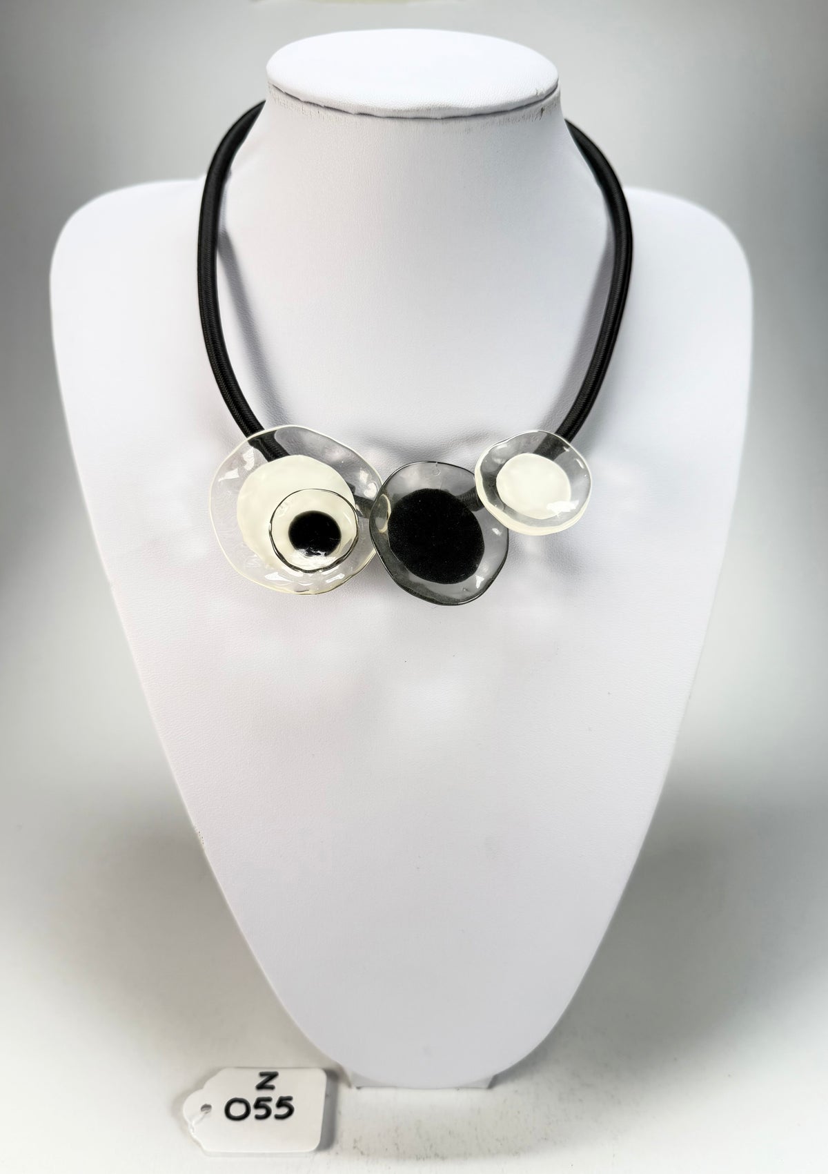 Zsiska - Flora "Prue Leith" Black & White 3 Bead Resin Necklace ( P070151FLO1303 )