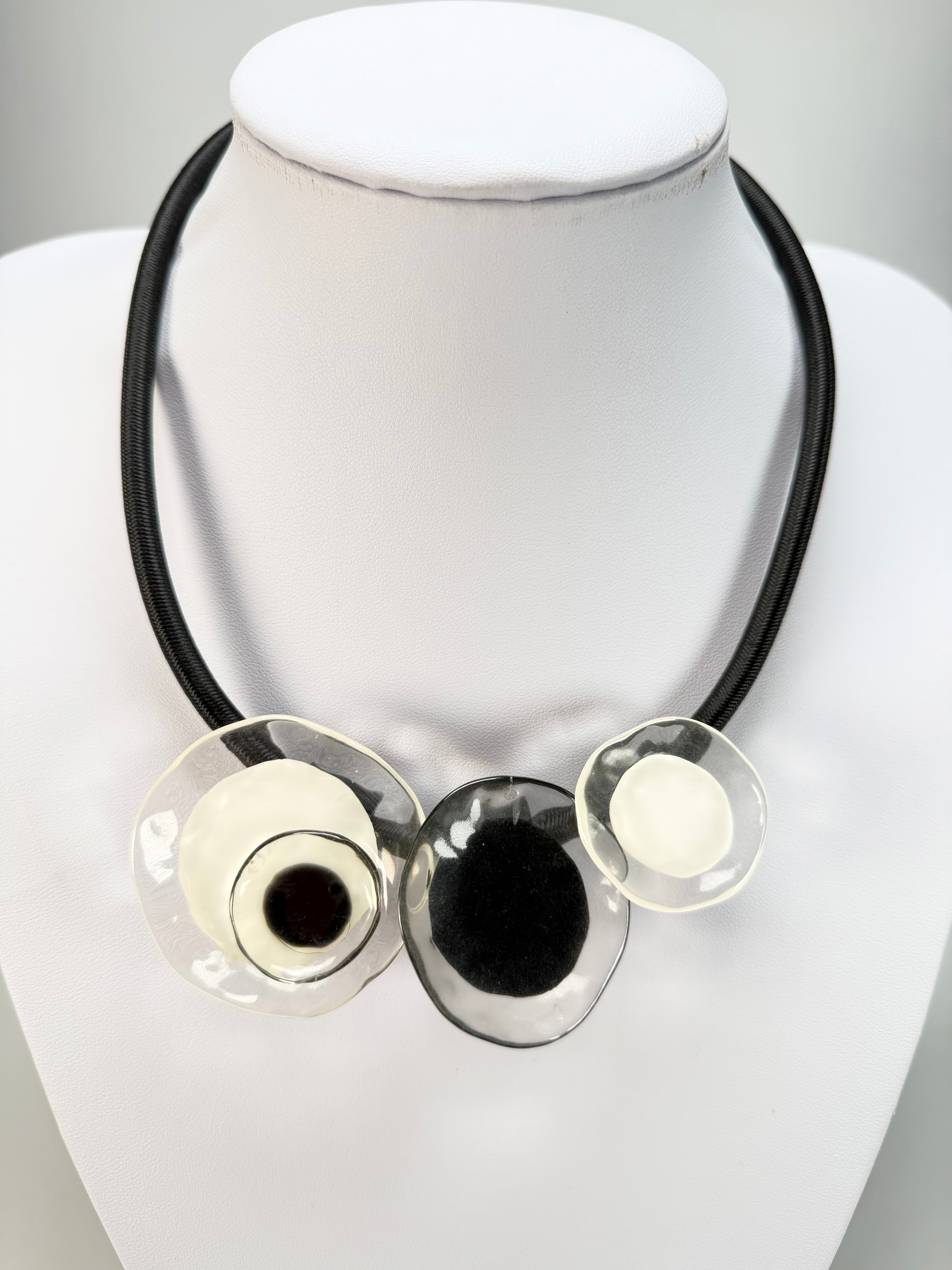 Zsiska - Flora "Prue Leith" Black & White 3 Bead Resin Necklace ( P070151FLO1303 )