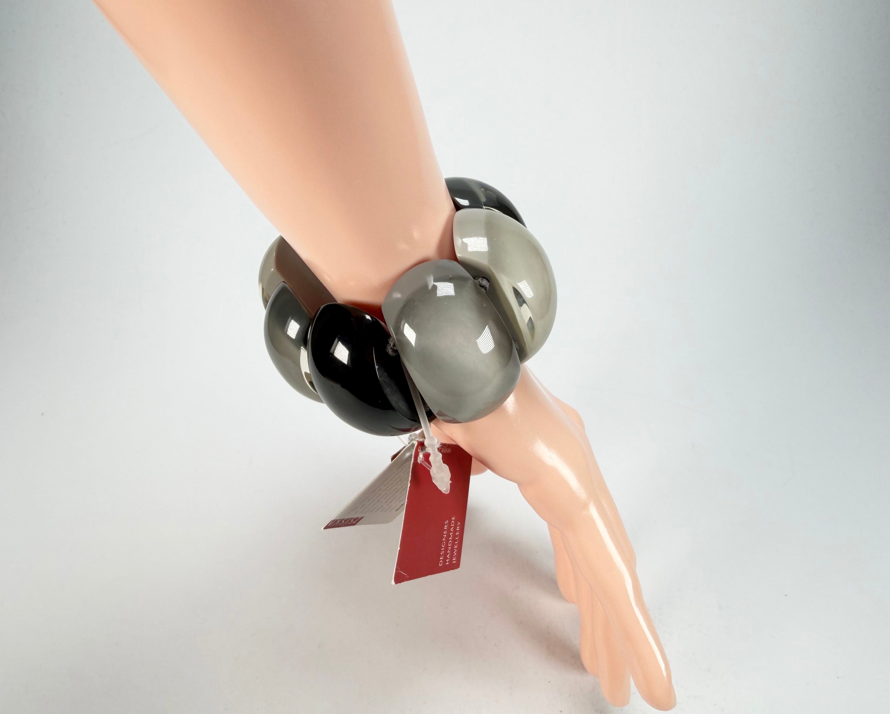 Zsiska - Bellissima Greyscale Large 8 Bead Resin Bracelet ( 701030204530Q08 )