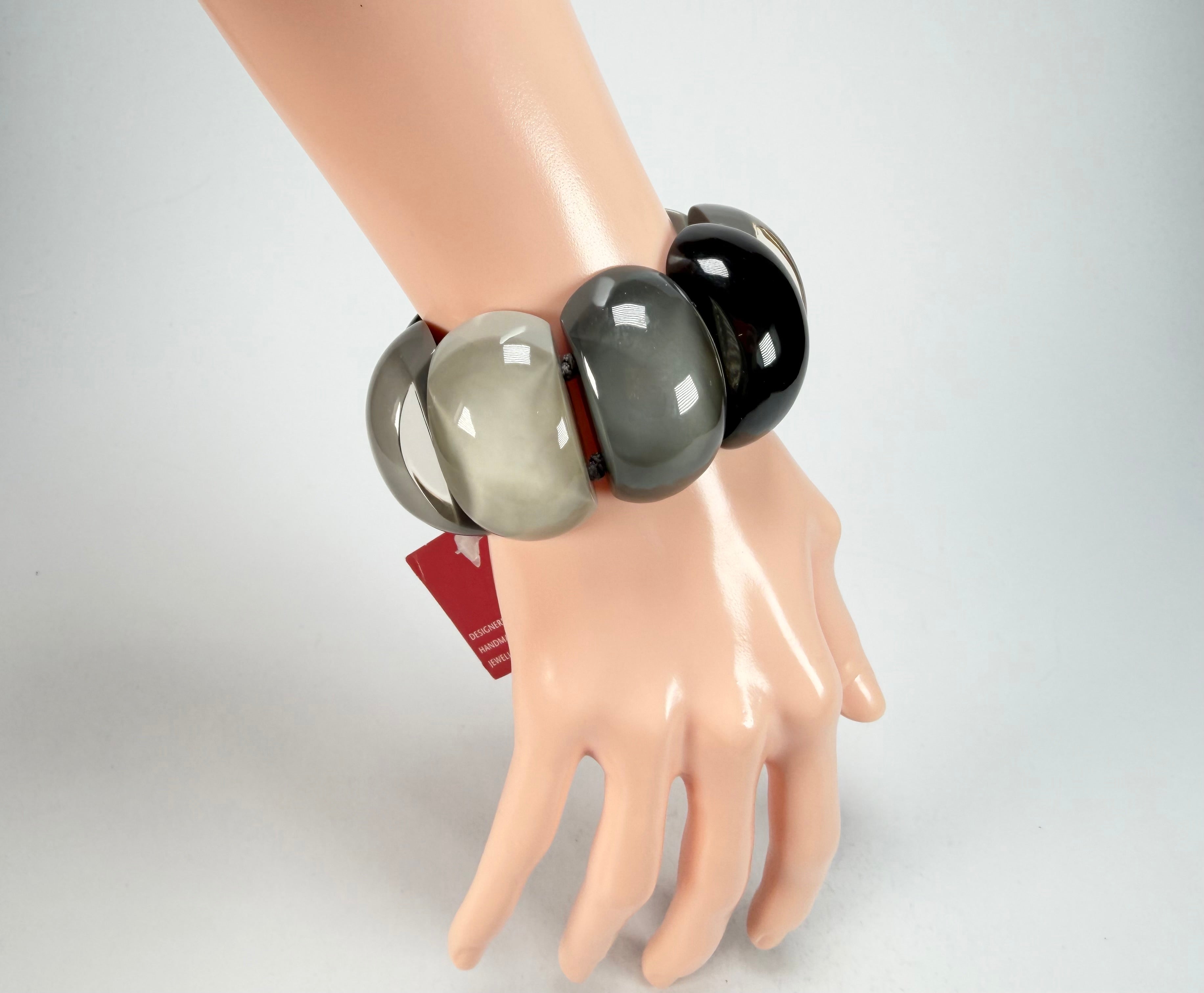 Zsiska - Bellissima Greyscale Large 8 Bead Resin Bracelet ( 701030204530Q08 )