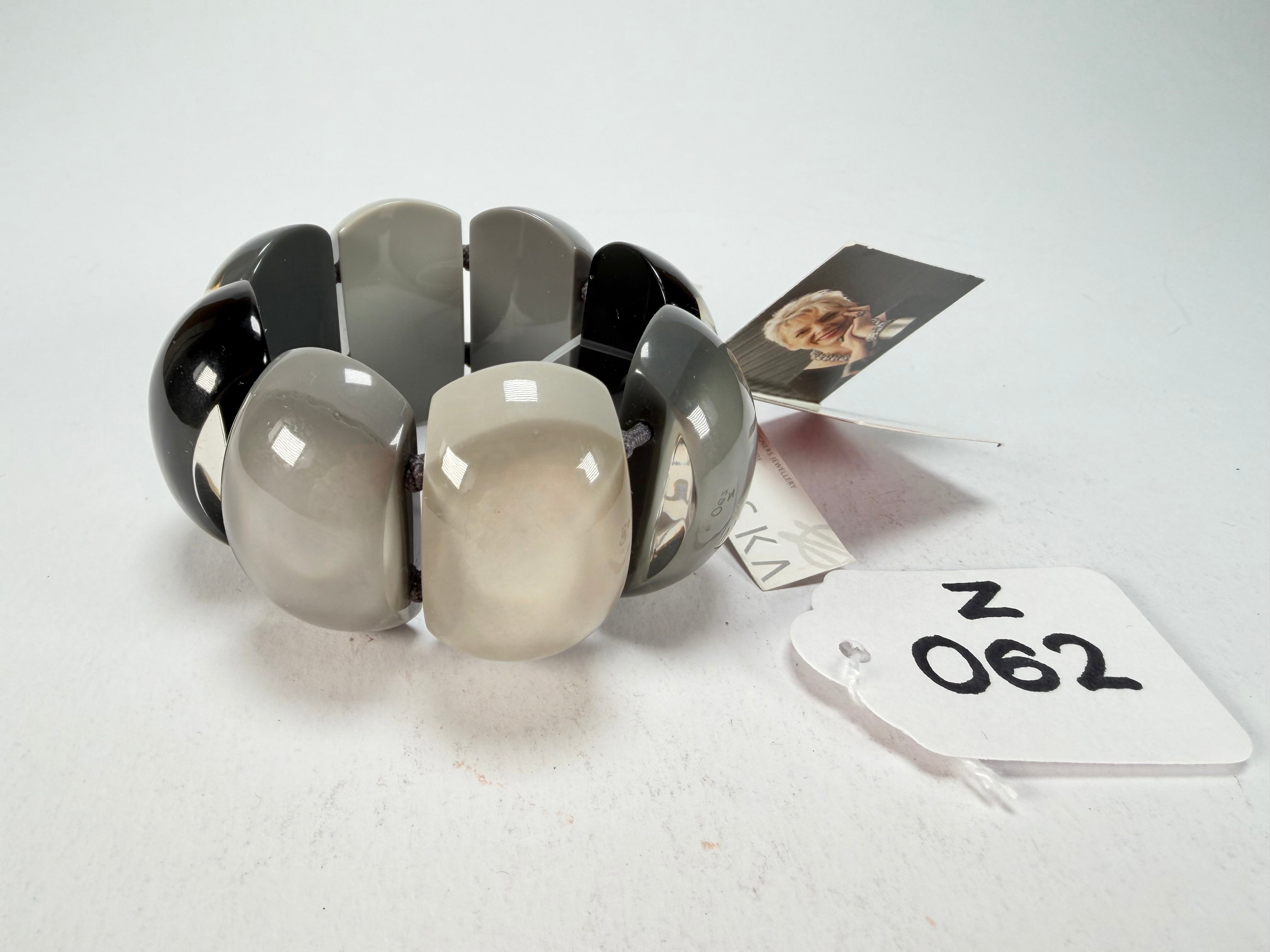 Zsiska - Bellissima Greyscale Large 8 Bead Resin Bracelet ( 701030204530Q08 )