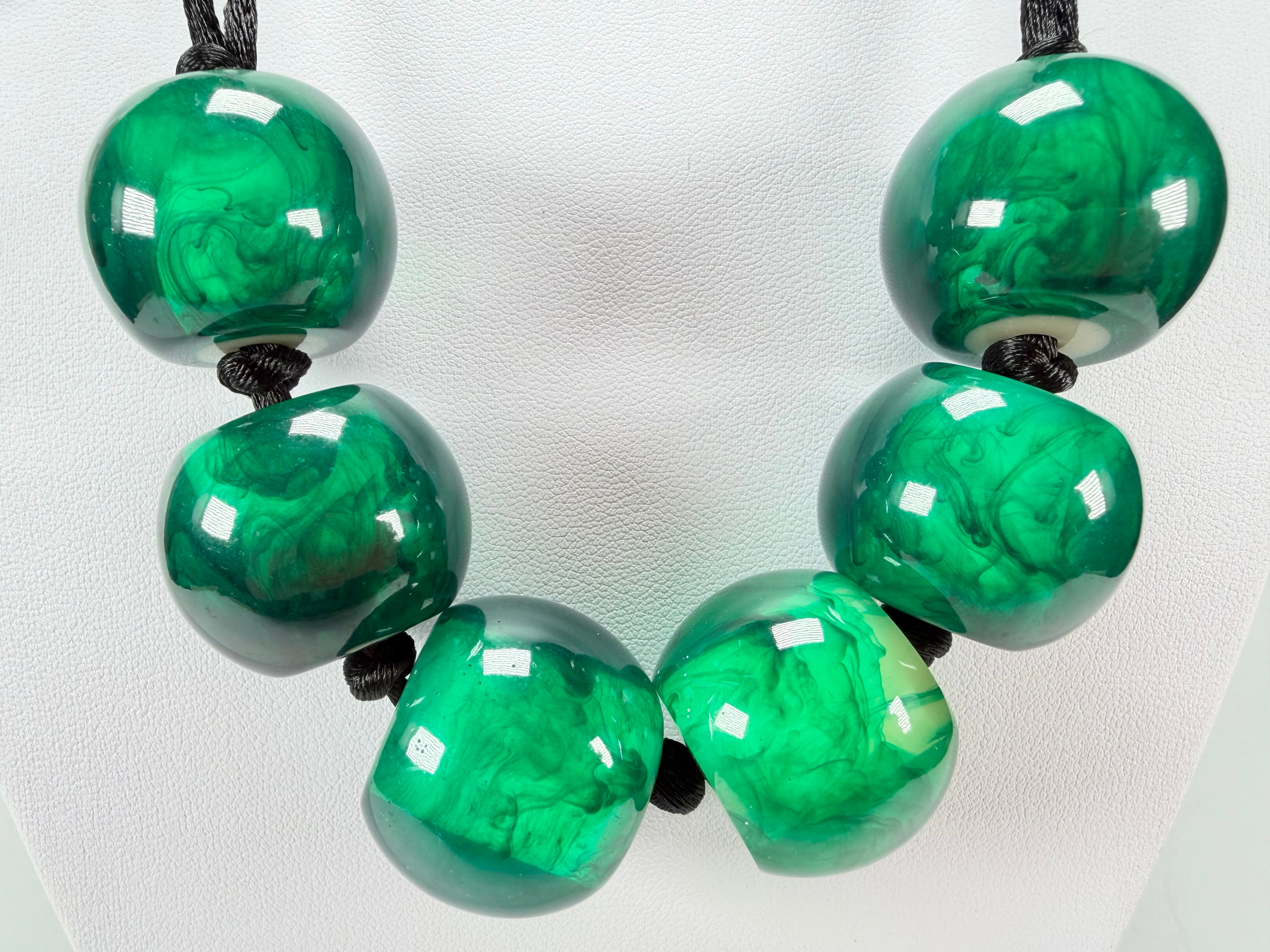 Zsiska - Colourful Beads 6 Bead Marble Emerald Resin Necklace ( 4010120MEMEQ06 )