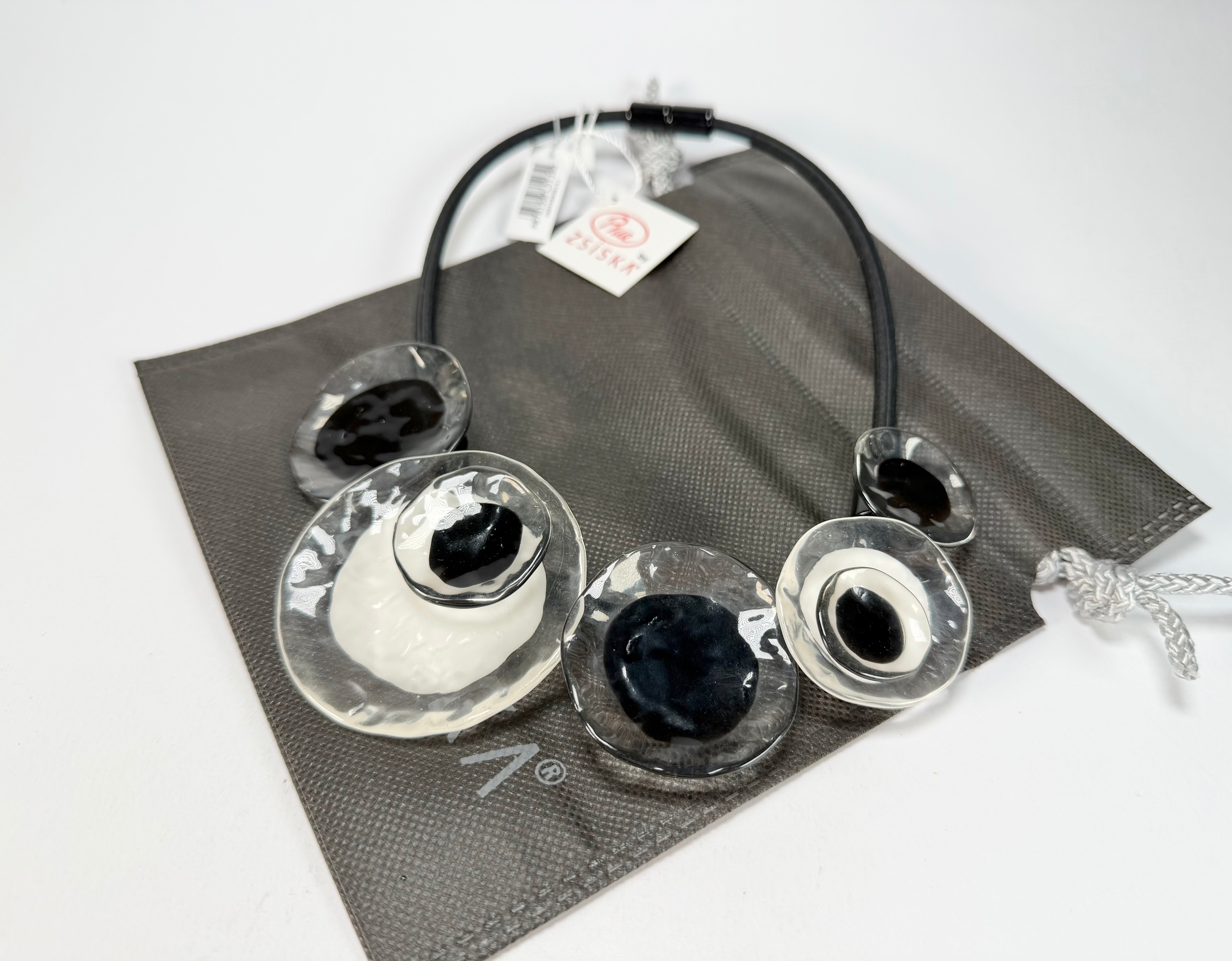 Zsiska - Flora "Prue Leith" Black & White 5 Bead Resin Necklace ( P070150FLO1305 )
