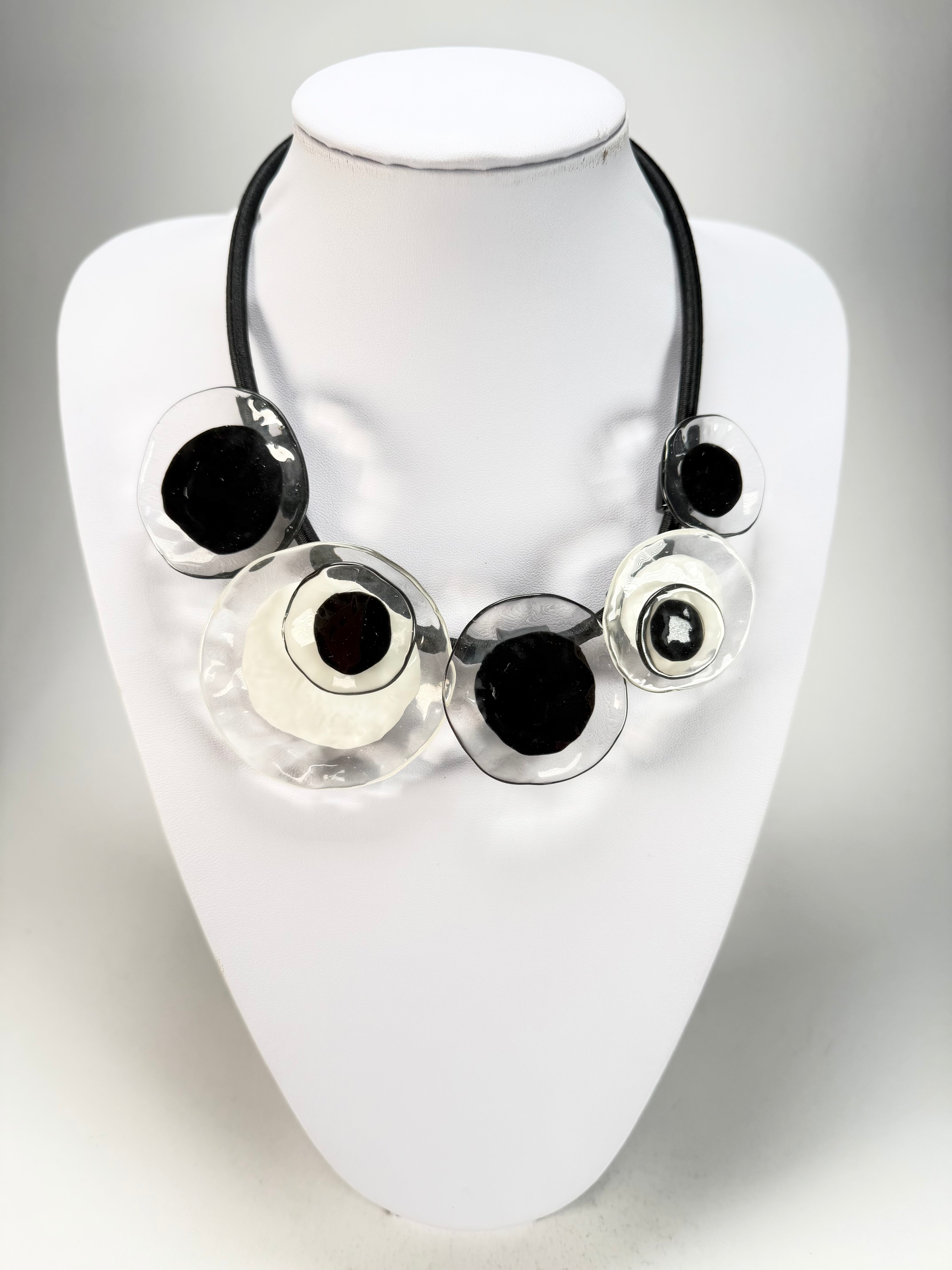 Zsiska - Flora "Prue Leith" Black & White 5 Bead Resin Necklace ( P070150FLO1305 )
