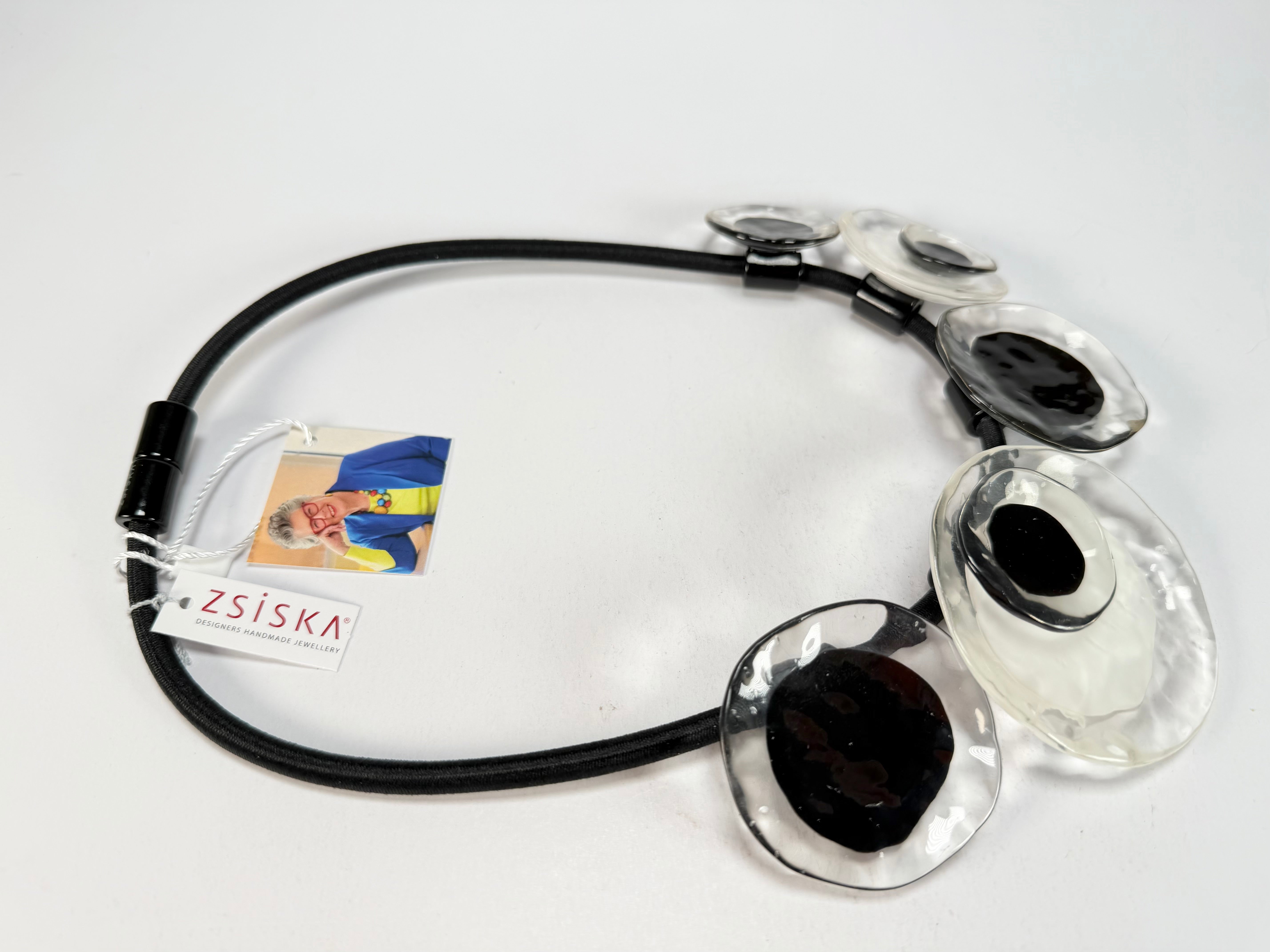 Zsiska - Flora "Prue Leith" Black & White 5 Bead Resin Necklace ( P070150FLO1305 )