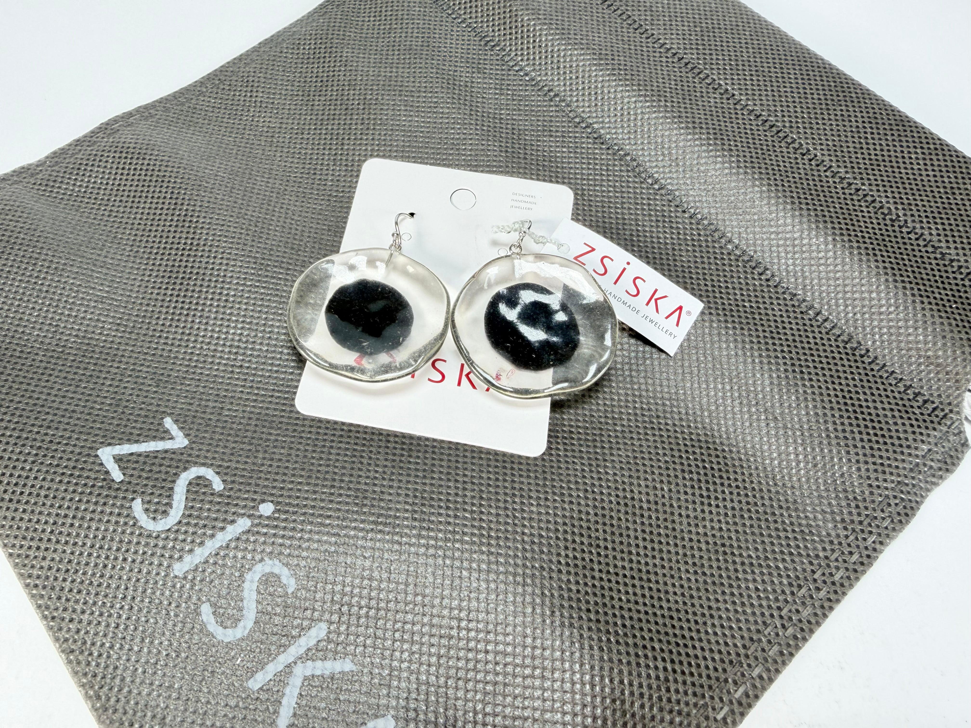Zsiska - Flora "Prue Leith" Short Hook Black & White Resin Earrings ( P070501BLAKQ00 )