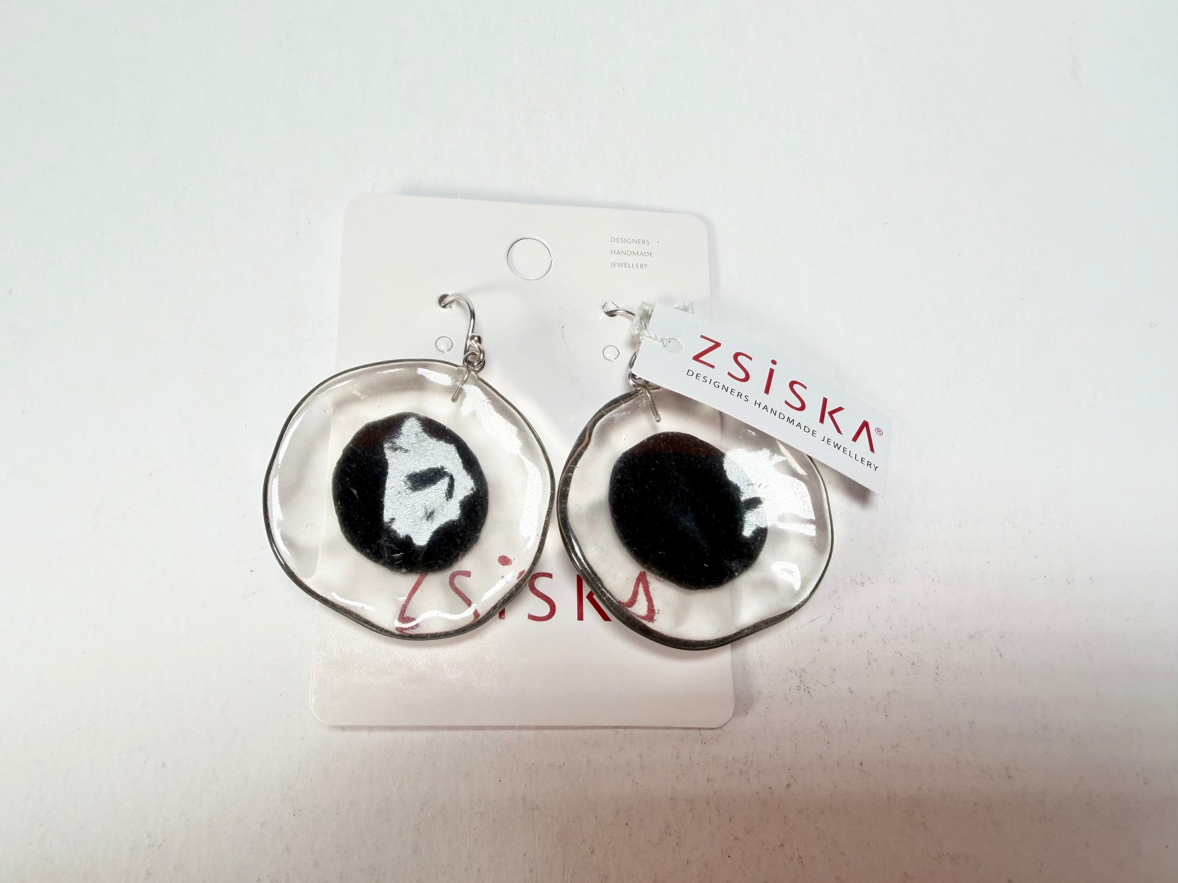 Zsiska - Flora "Prue Leith" Short Hook Black & White Resin Earrings ( P070501BLAKQ00 )