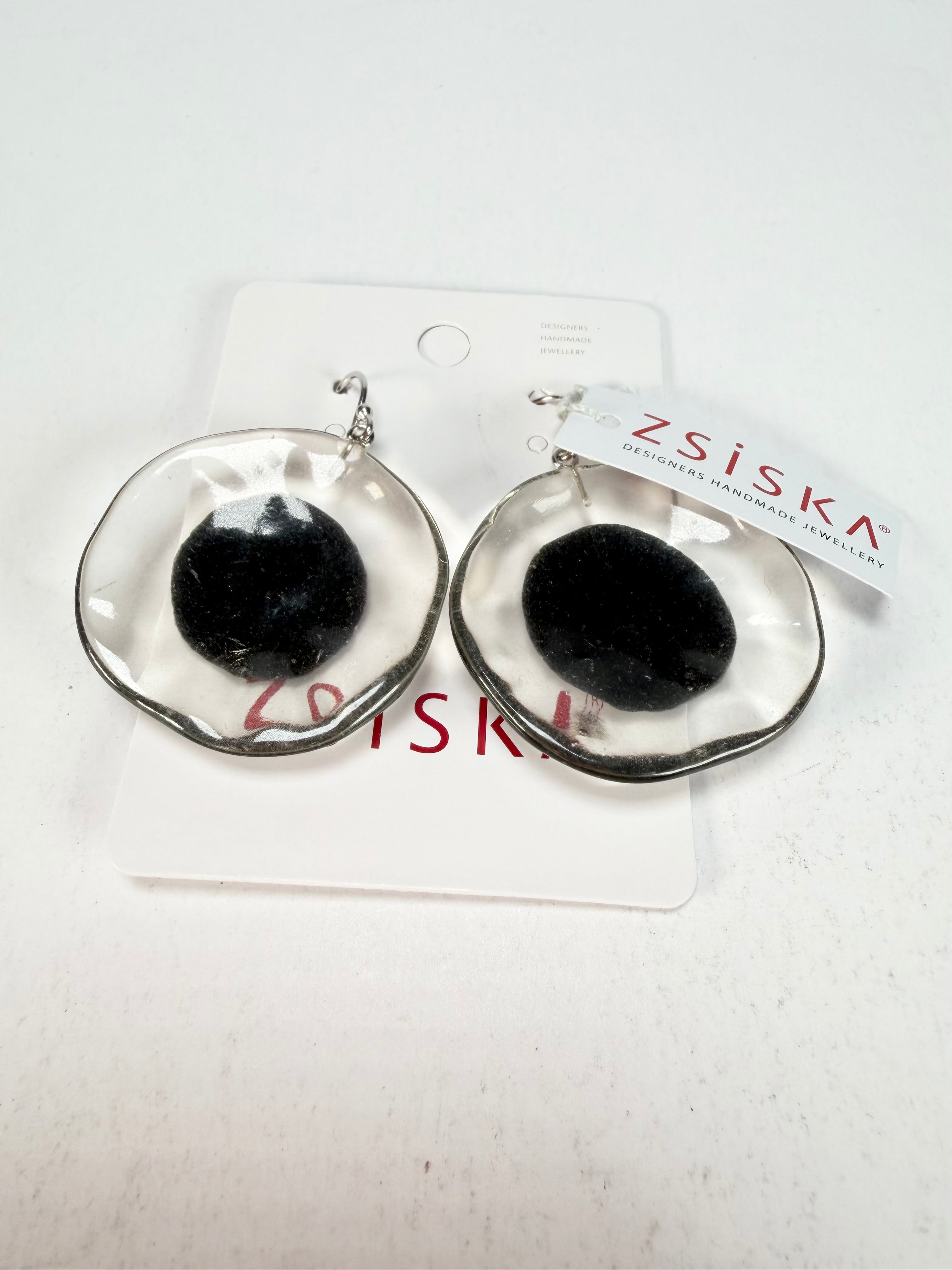 Zsiska - Flora "Prue Leith" Short Hook Black & White Resin Earrings ( P070501BLAKQ00 )