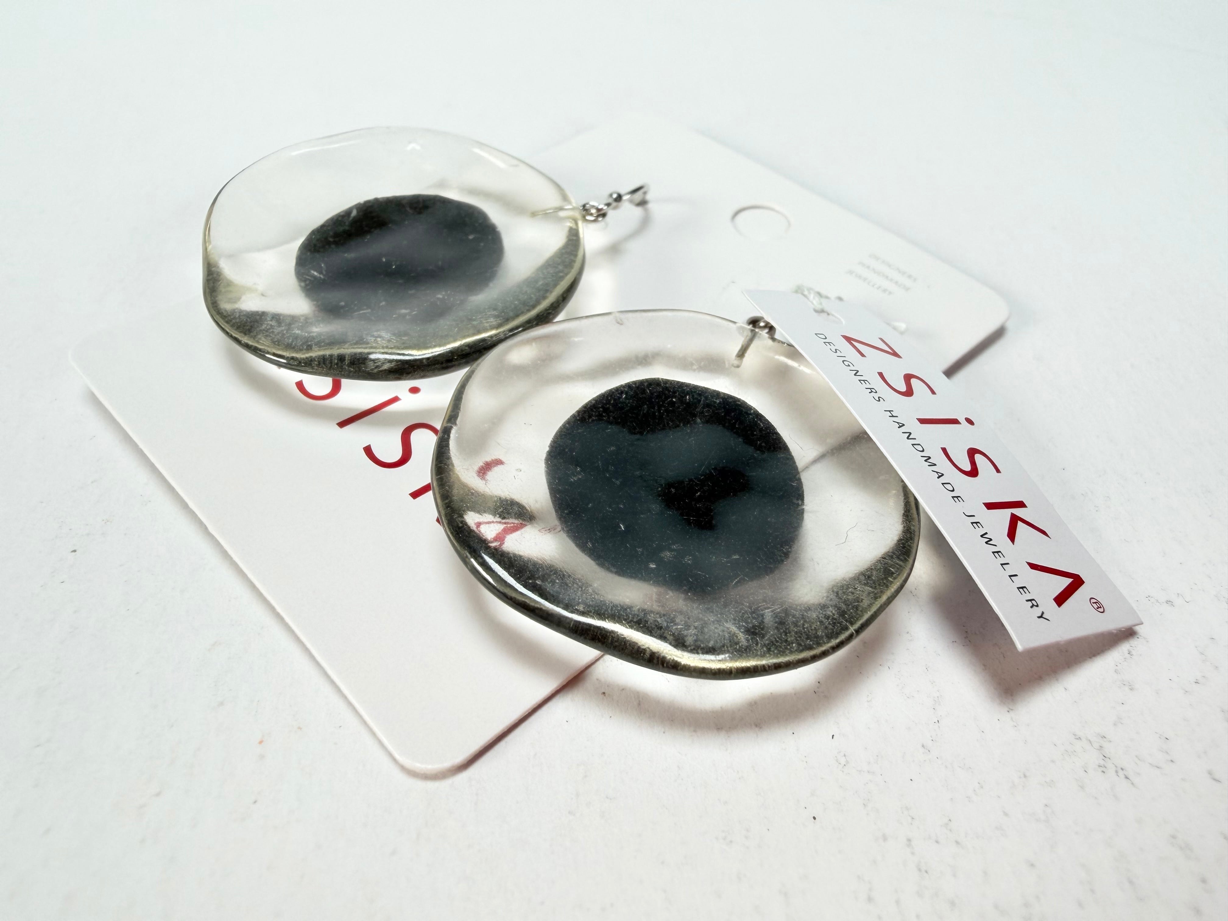 Zsiska - Flora "Prue Leith" Short Hook Black & White Resin Earrings ( P070501BLAKQ00 )