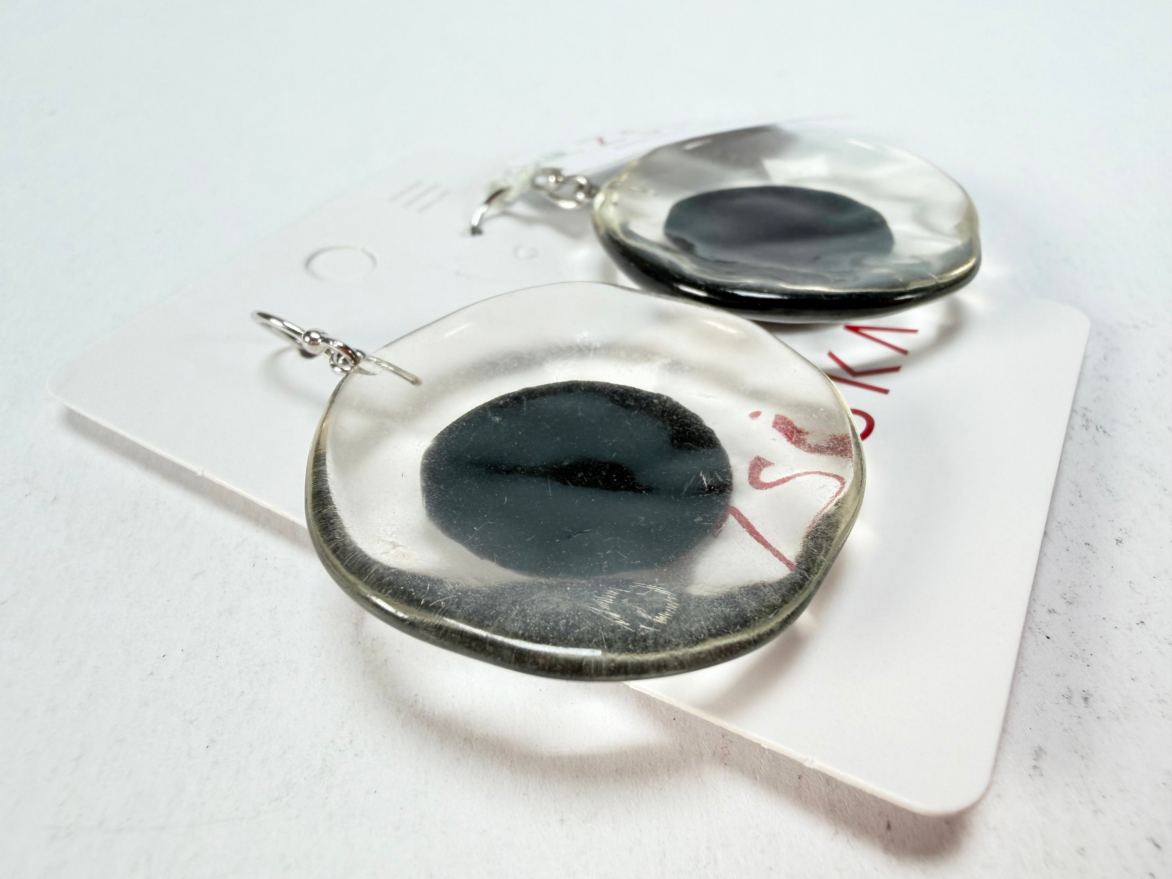 Zsiska - Flora "Prue Leith" Short Hook Black & White Resin Earrings ( P070501BLAKQ00 )