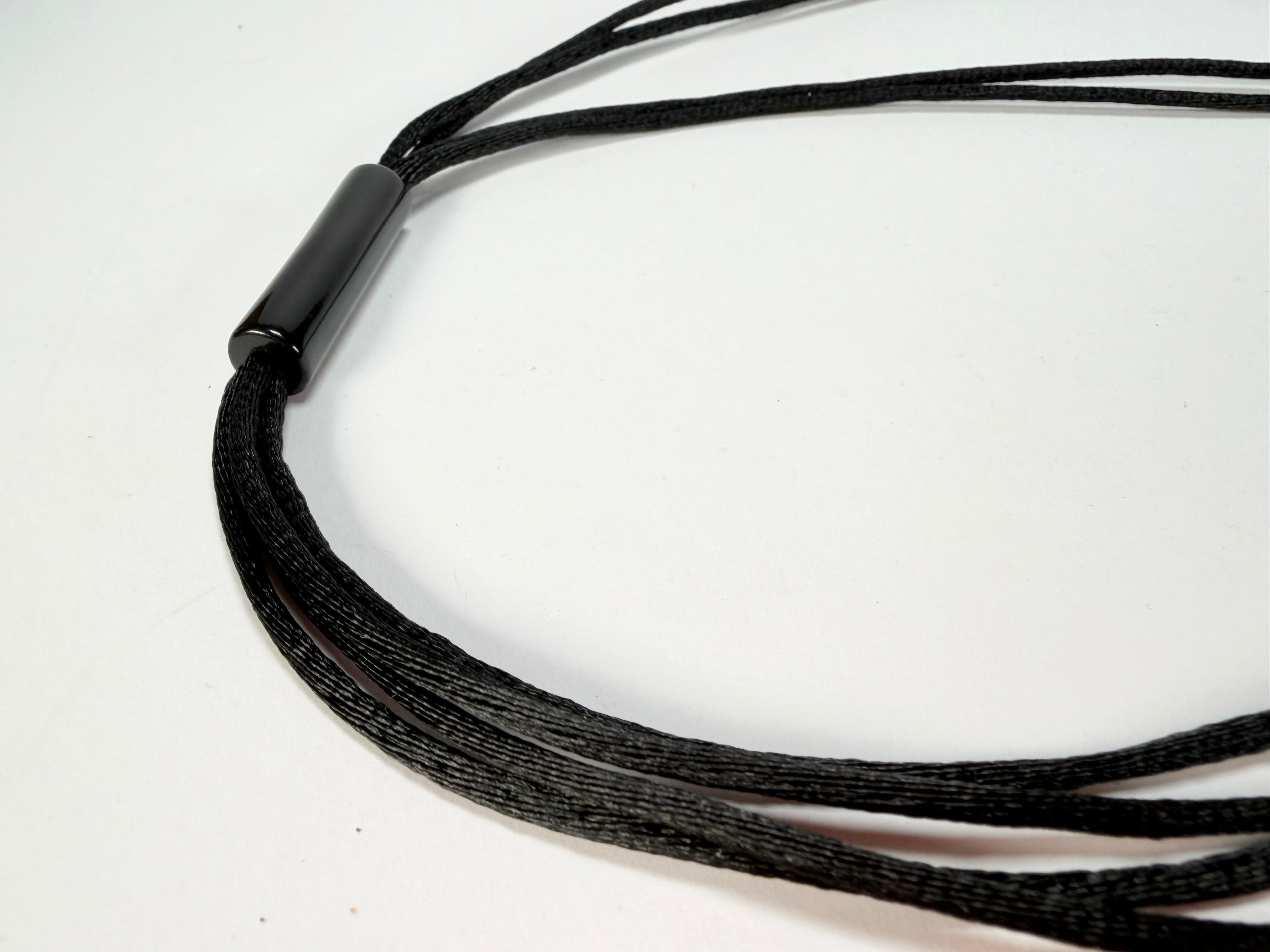 Zsiska - Flora "Prue Leith" Black & White Single Bead Resin Necklace ( P070201FLO1300 )