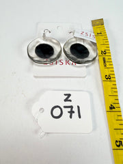 Zsiska - Flora "Prue Leith" Short Hook Black & White Resin Earrings ( P070501BLAKQ00 )