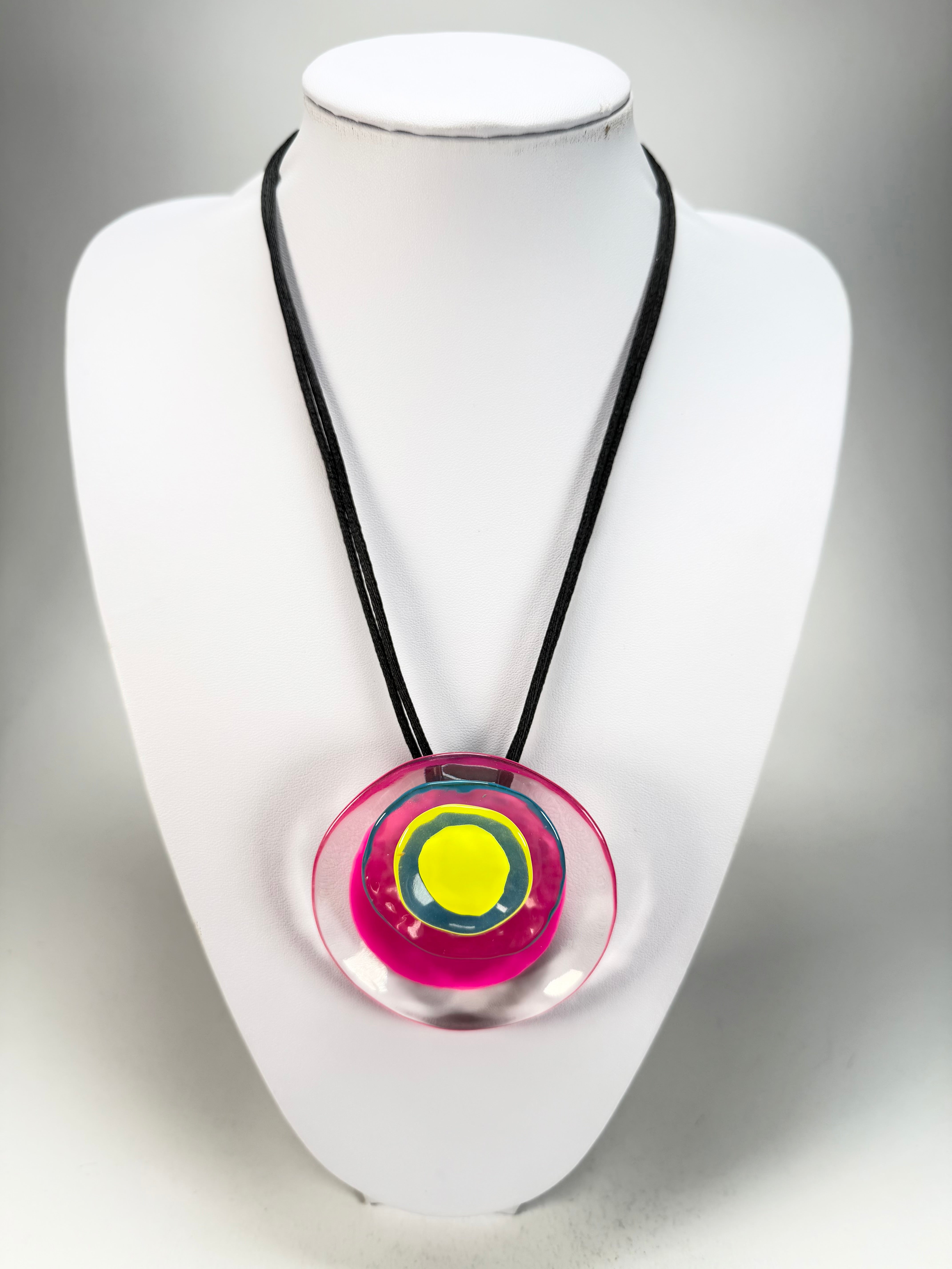 Zsiska - Flora "Prue Leith" Hot Pink Single Bead Resin Necklace ( P070201FLO1000 )