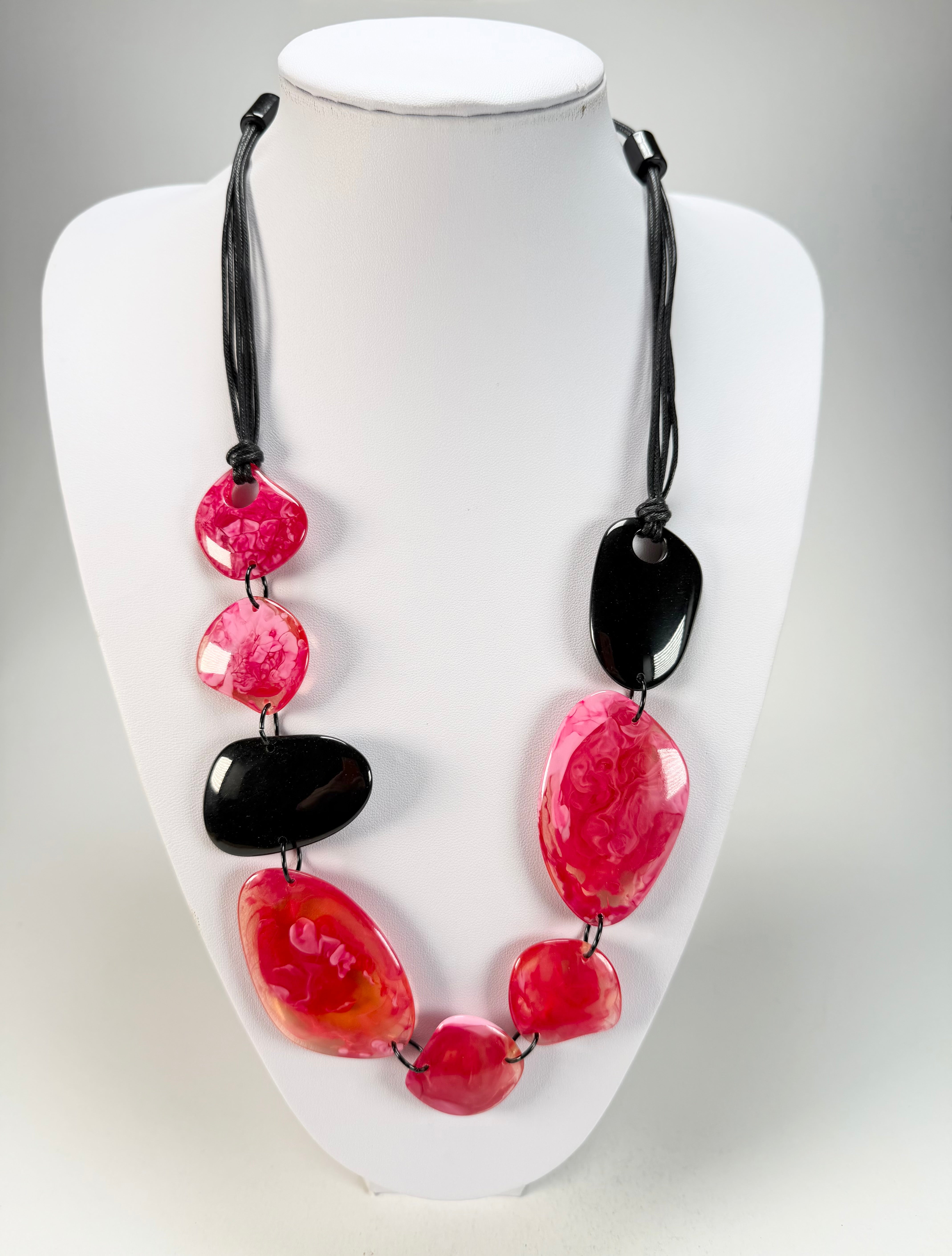 Zsiska - Bali 8 Bead Red Resin Necklace ( 7450101REDDQ08 )