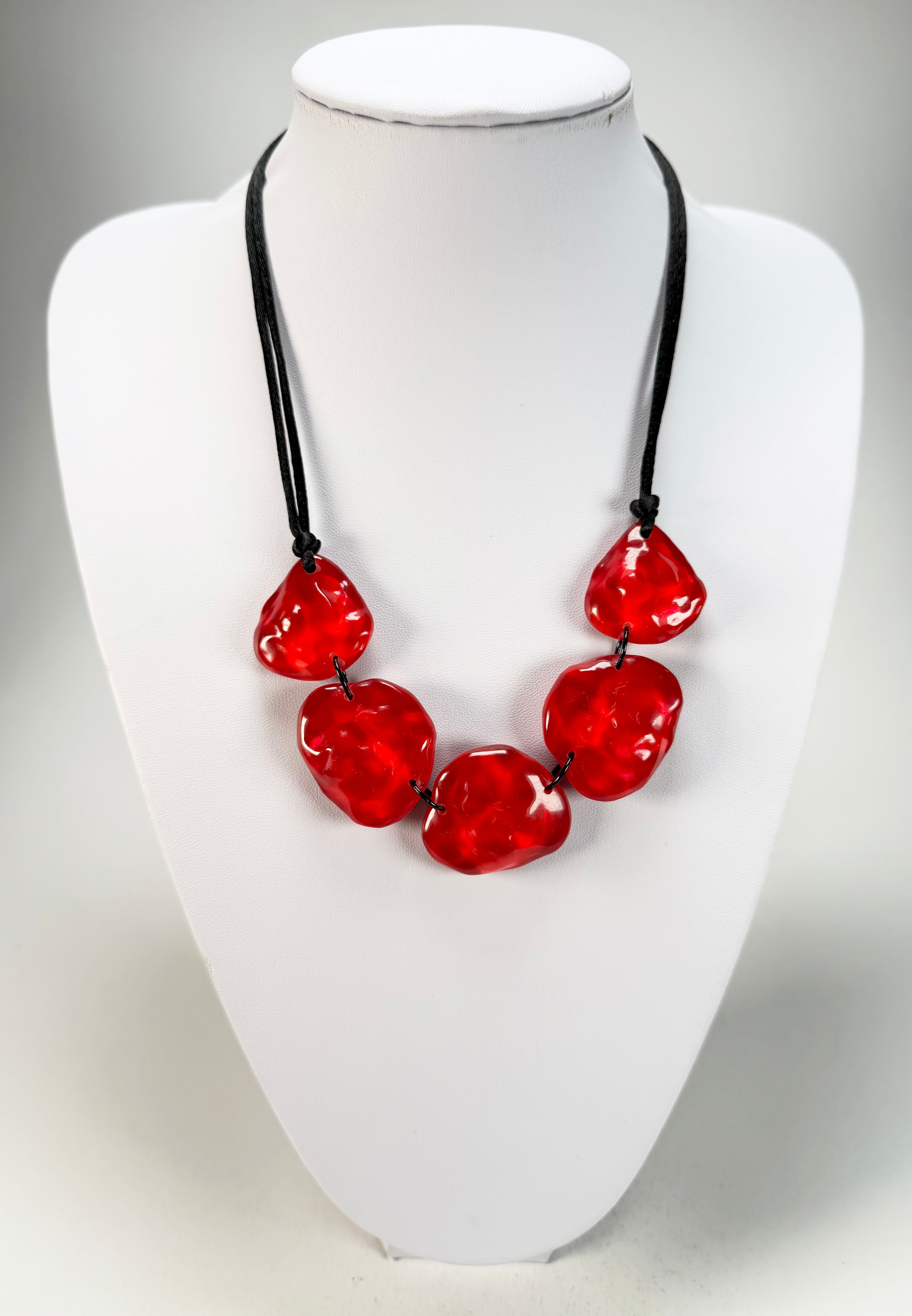 Zsiska - Gemma 5 Bead Red Resin Necklace ( 3450101REDDQ05 )