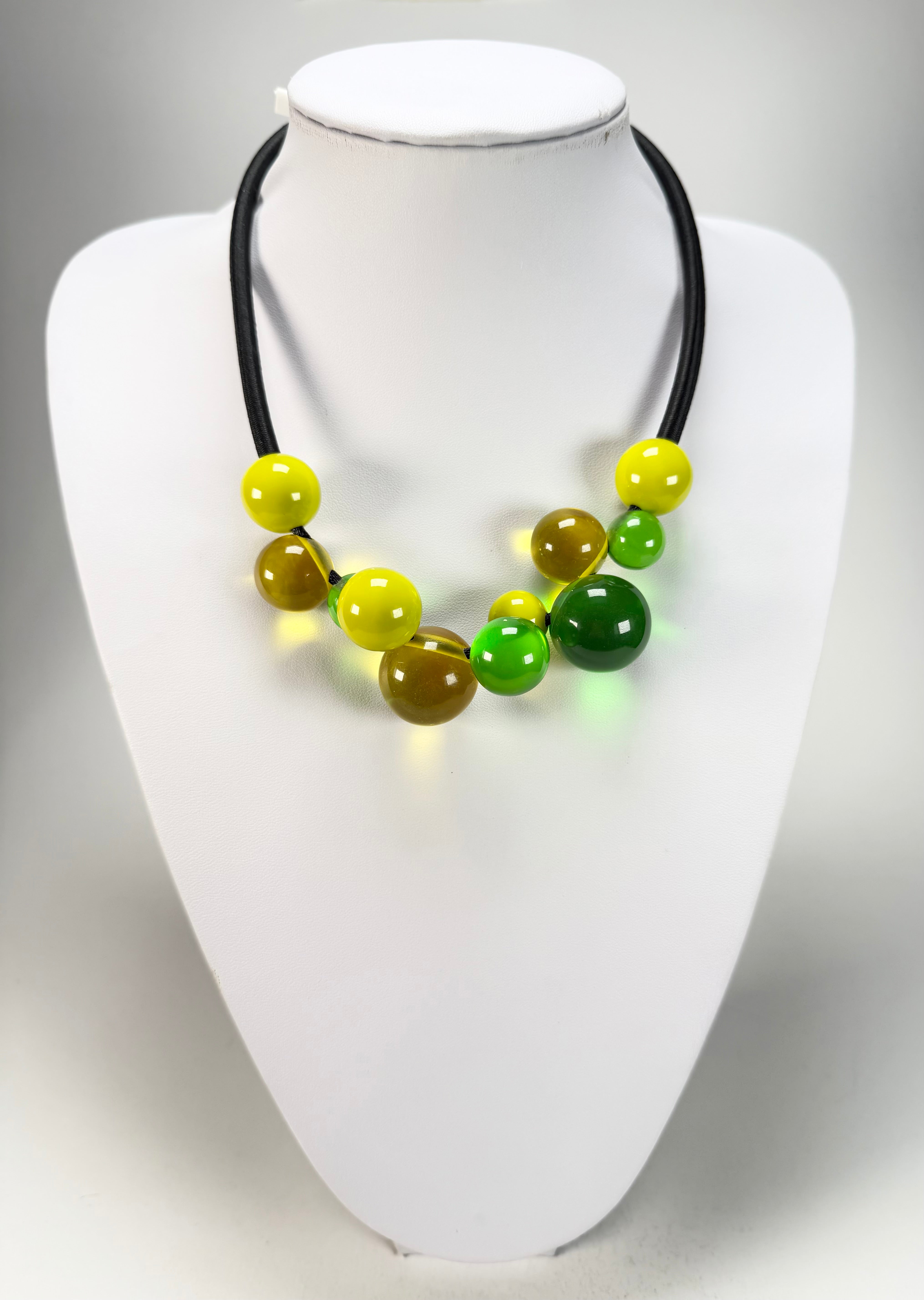 Zsiska - Baubles Yellow & Green 11 Bead Resin Necklace ( P230150BAU2Q11 )