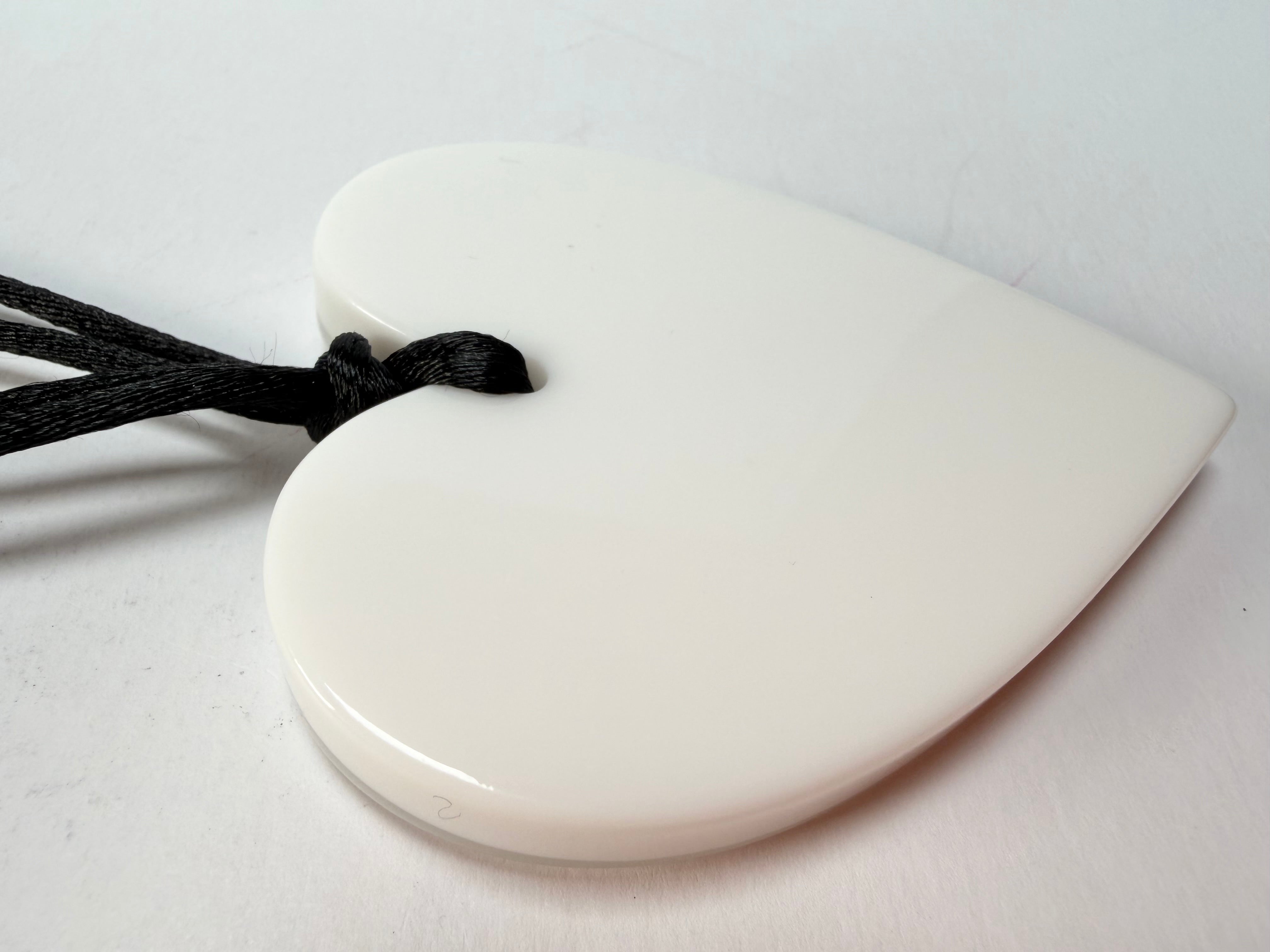 Zsiska - Colourful Statement "Heart" White Pendant Resin Necklace ( 50602039037Q00 )