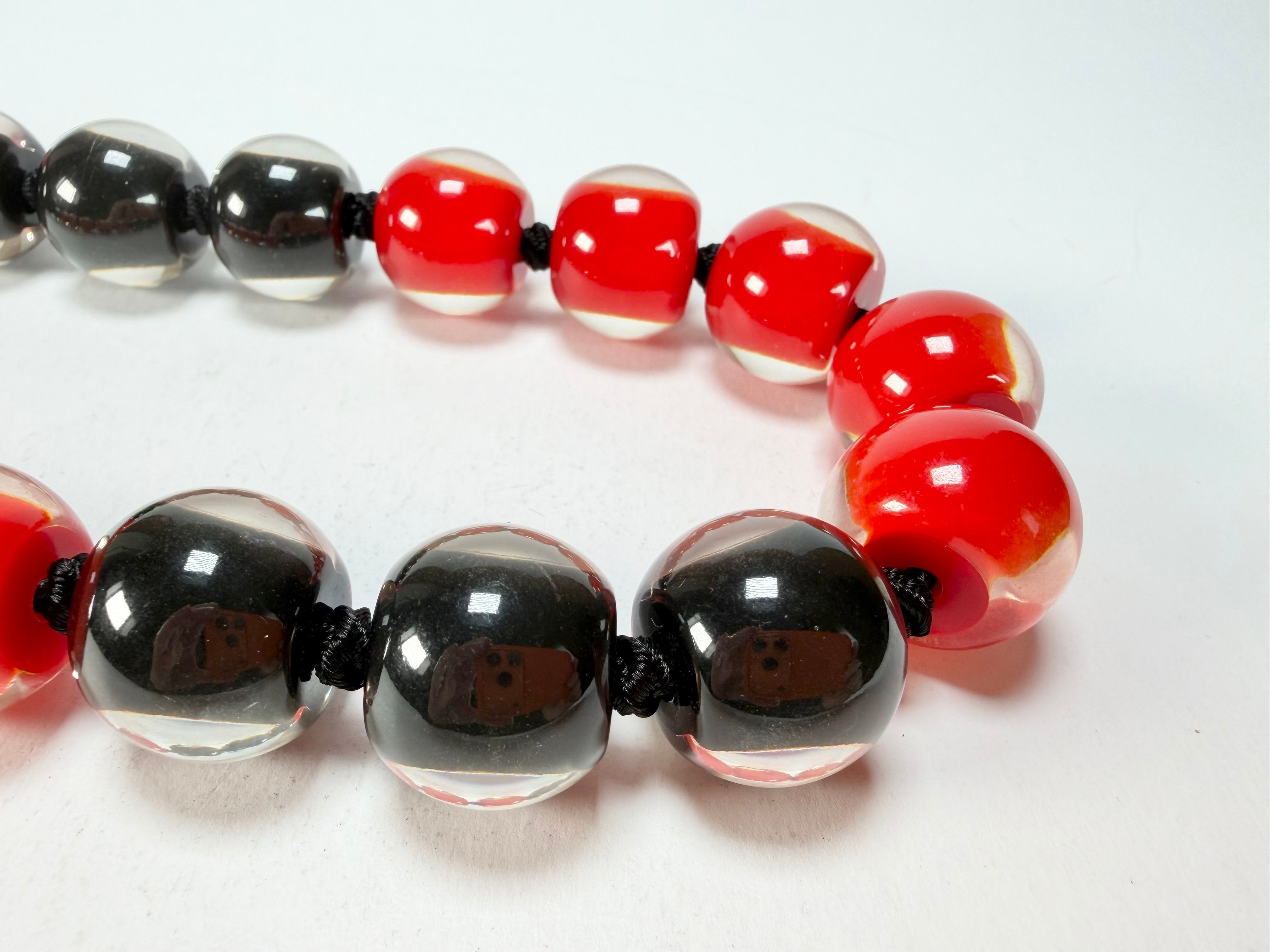 Zsiska - Colourful Beads 20 Bead Onyx & Crimson Resin Necklace ( 40101319132Q20 )