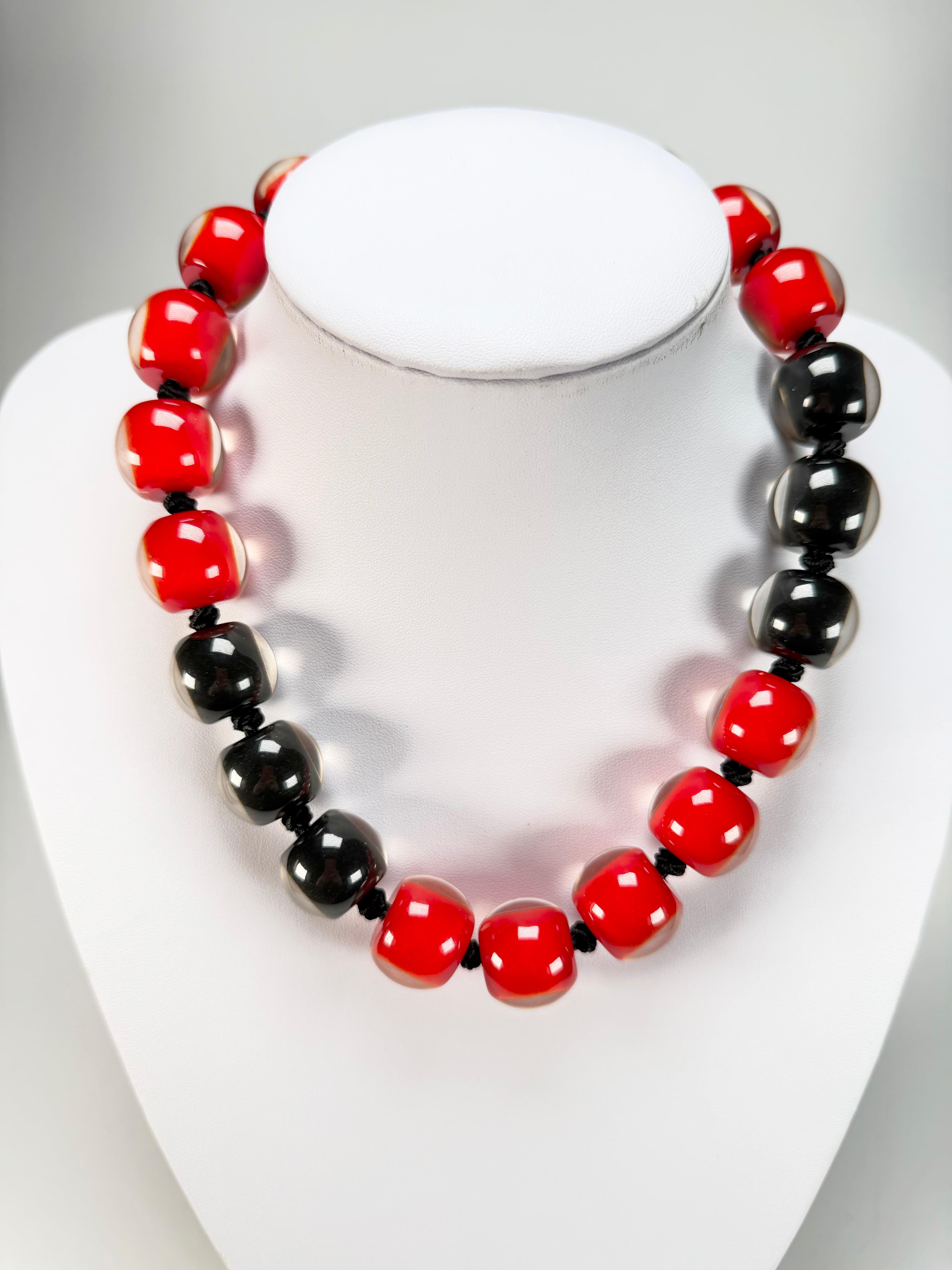 Zsiska - Colourful Beads 20 Bead Onyx & Crimson Resin Necklace ( 40101319132Q20 )