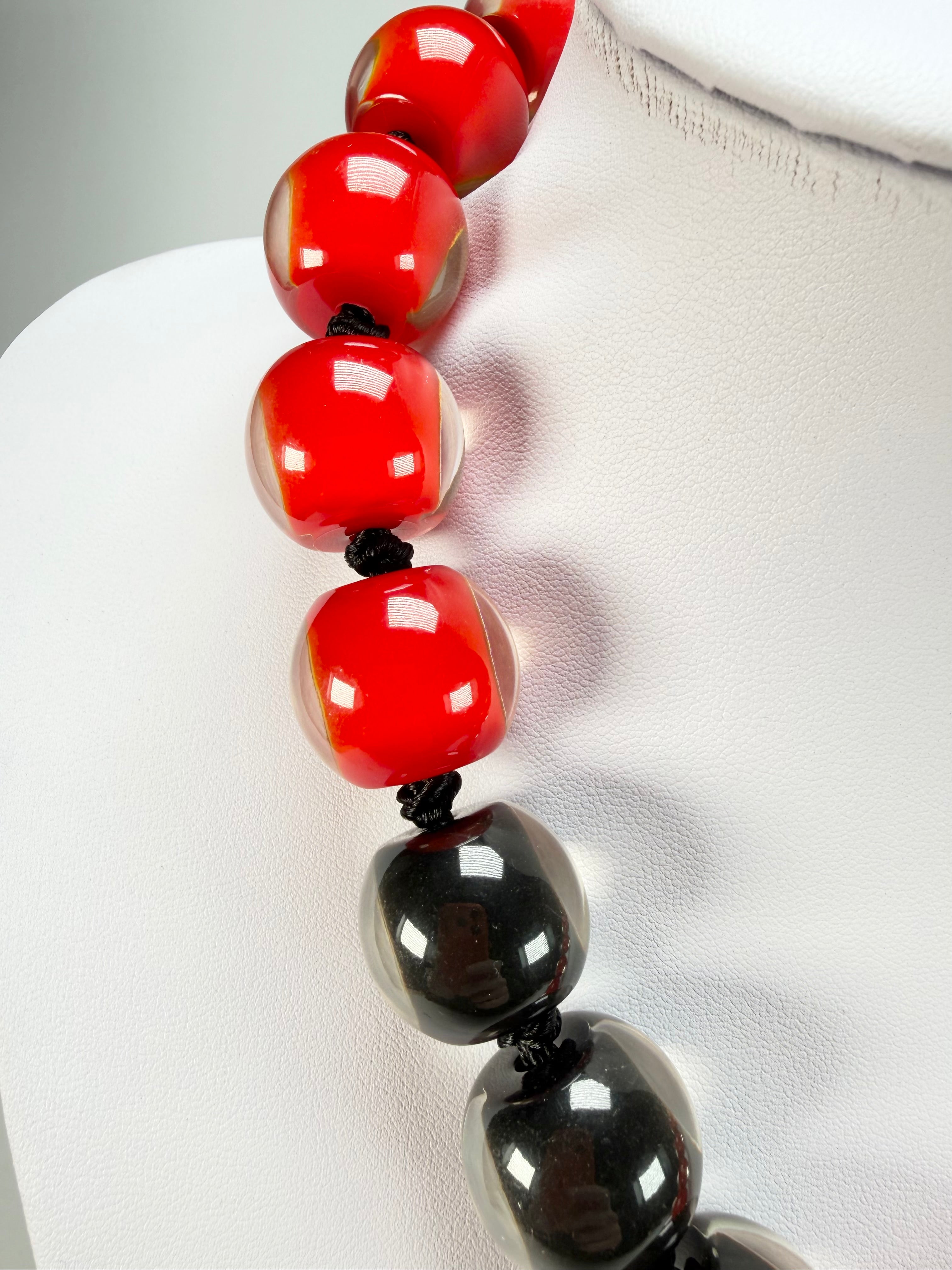 Zsiska - Colourful Beads 20 Bead Onyx & Crimson Resin Necklace ( 40101319132Q20 )