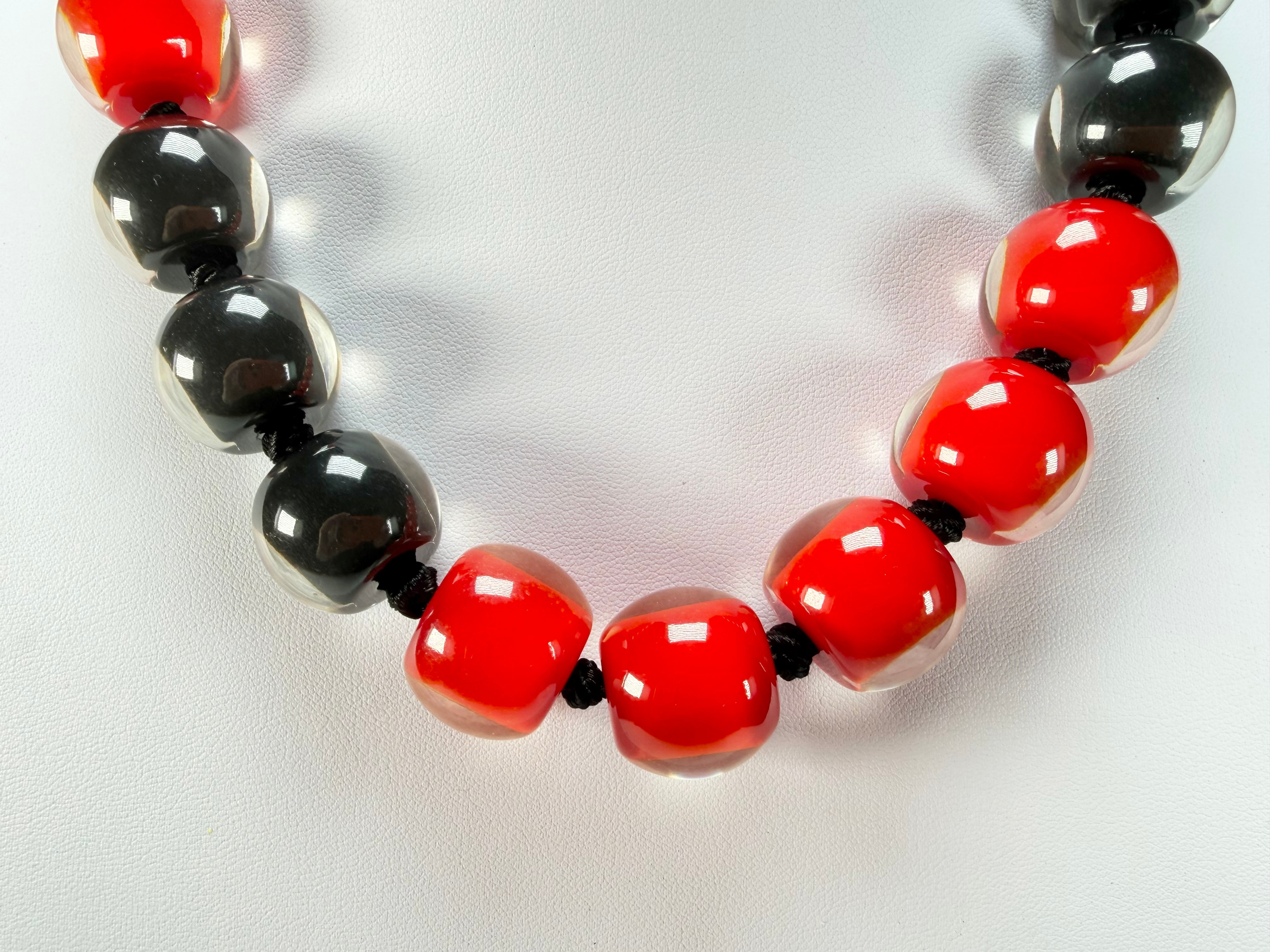 Zsiska - Colourful Beads 20 Bead Onyx & Crimson Resin Necklace ( 40101319132Q20 )
