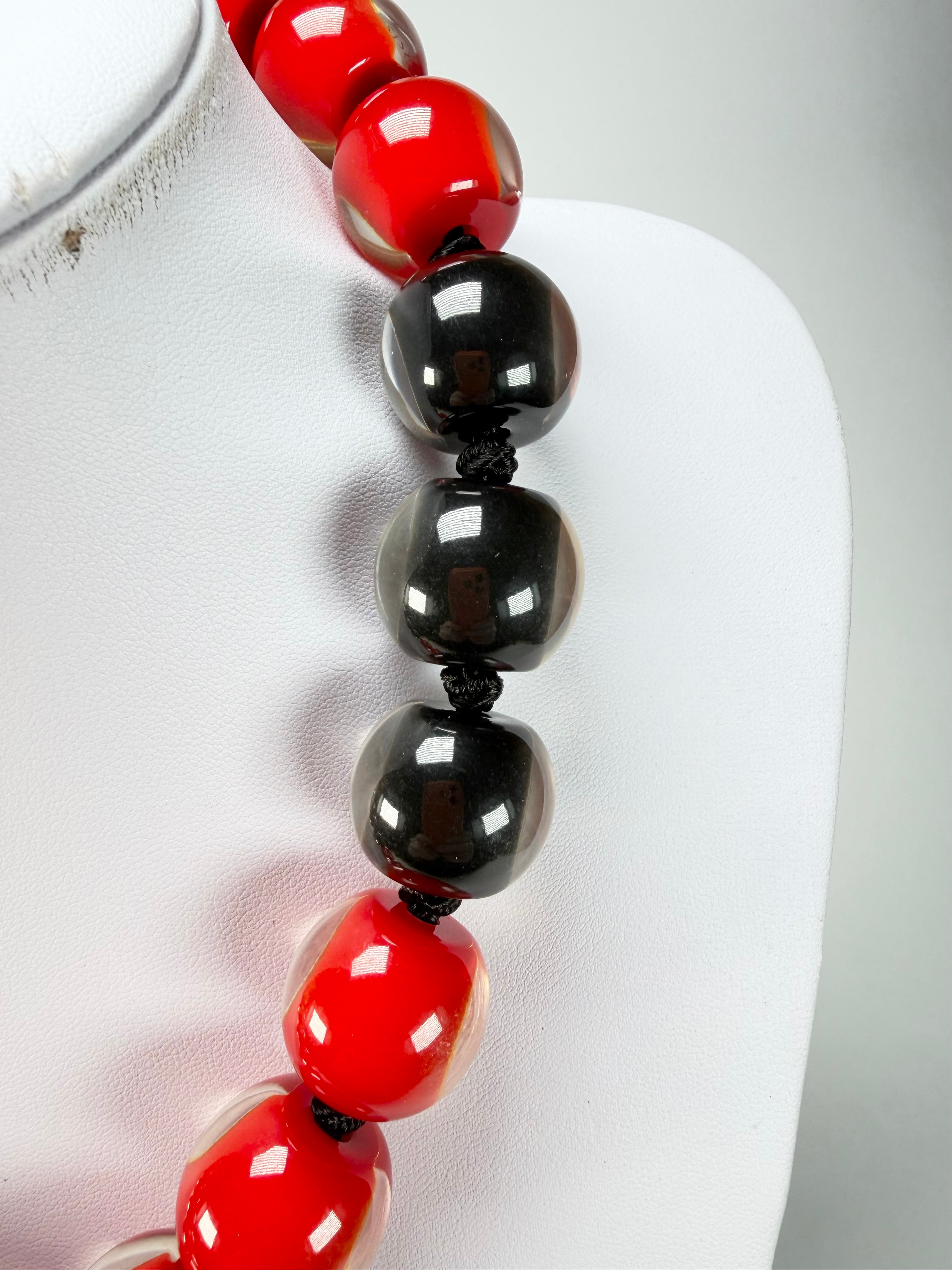 Zsiska - Colourful Beads 20 Bead Onyx & Crimson Resin Necklace ( 40101319132Q20 )