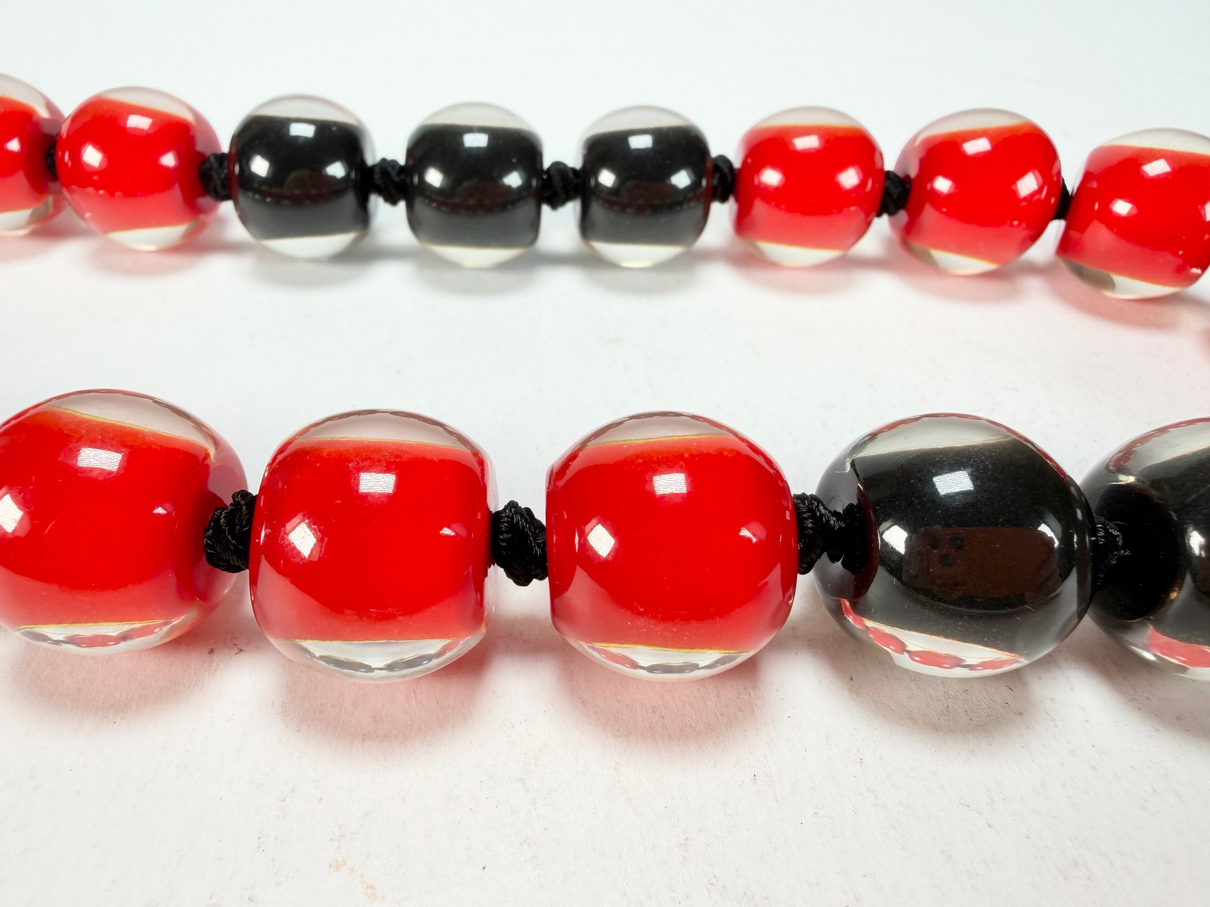 Zsiska - Colourful Beads 20 Bead Onyx & Crimson Resin Necklace ( 40101319132Q20 )