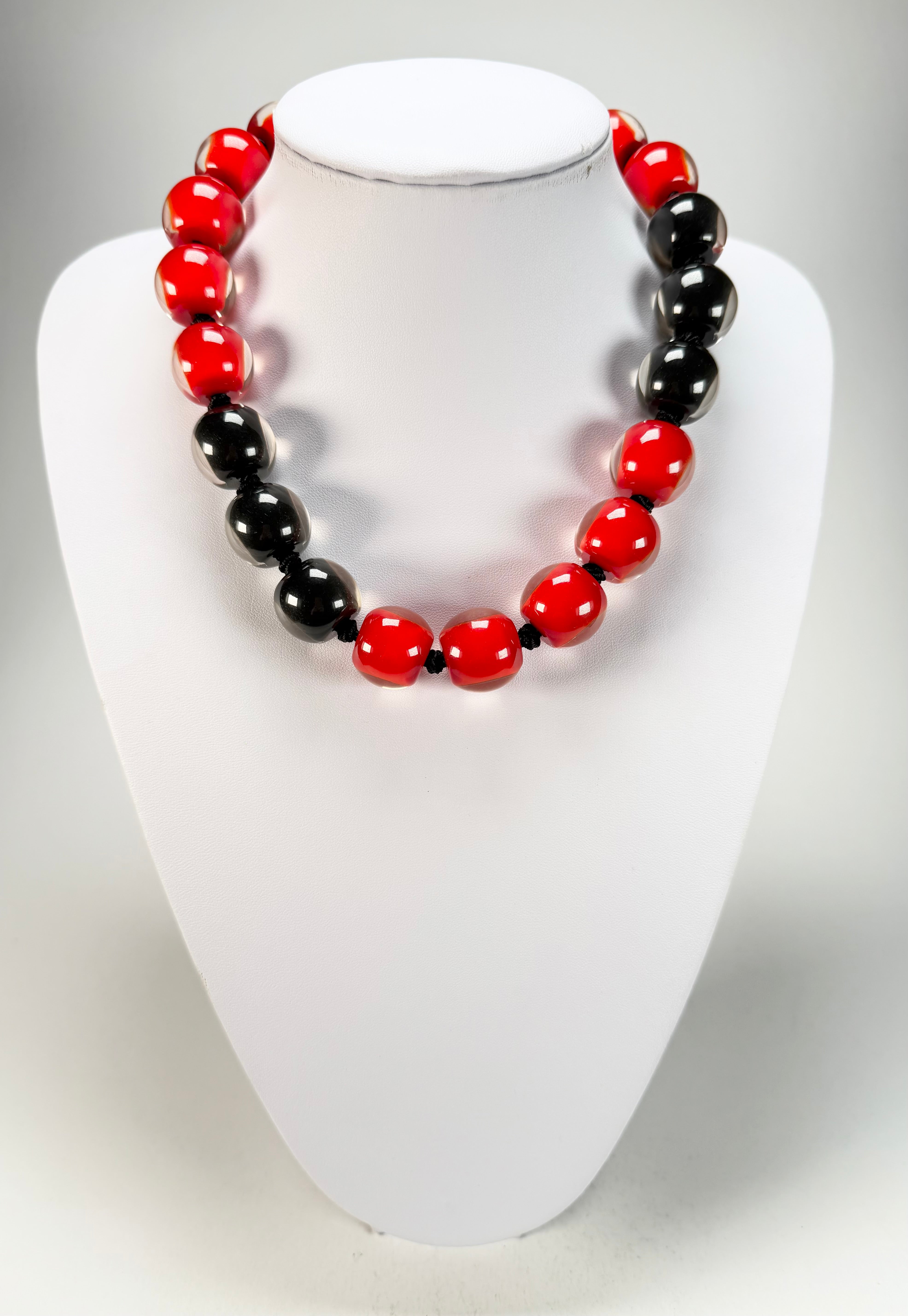 Zsiska - Colourful Beads 20 Bead Onyx & Crimson Resin Necklace ( 40101319132Q20 )