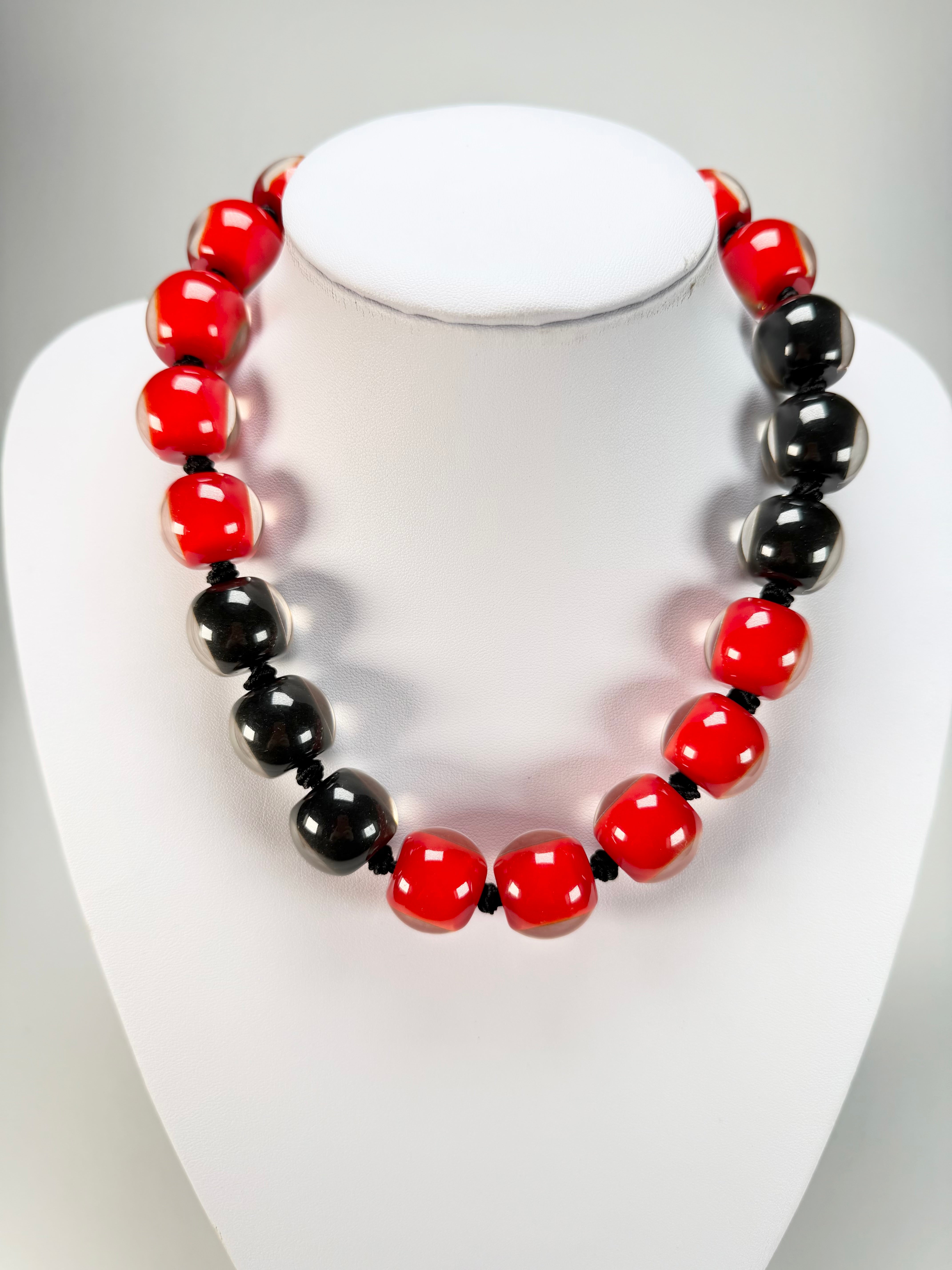 Zsiska - Colourful Beads 20 Bead Onyx & Crimson Resin Necklace ( 40101319132Q20 )