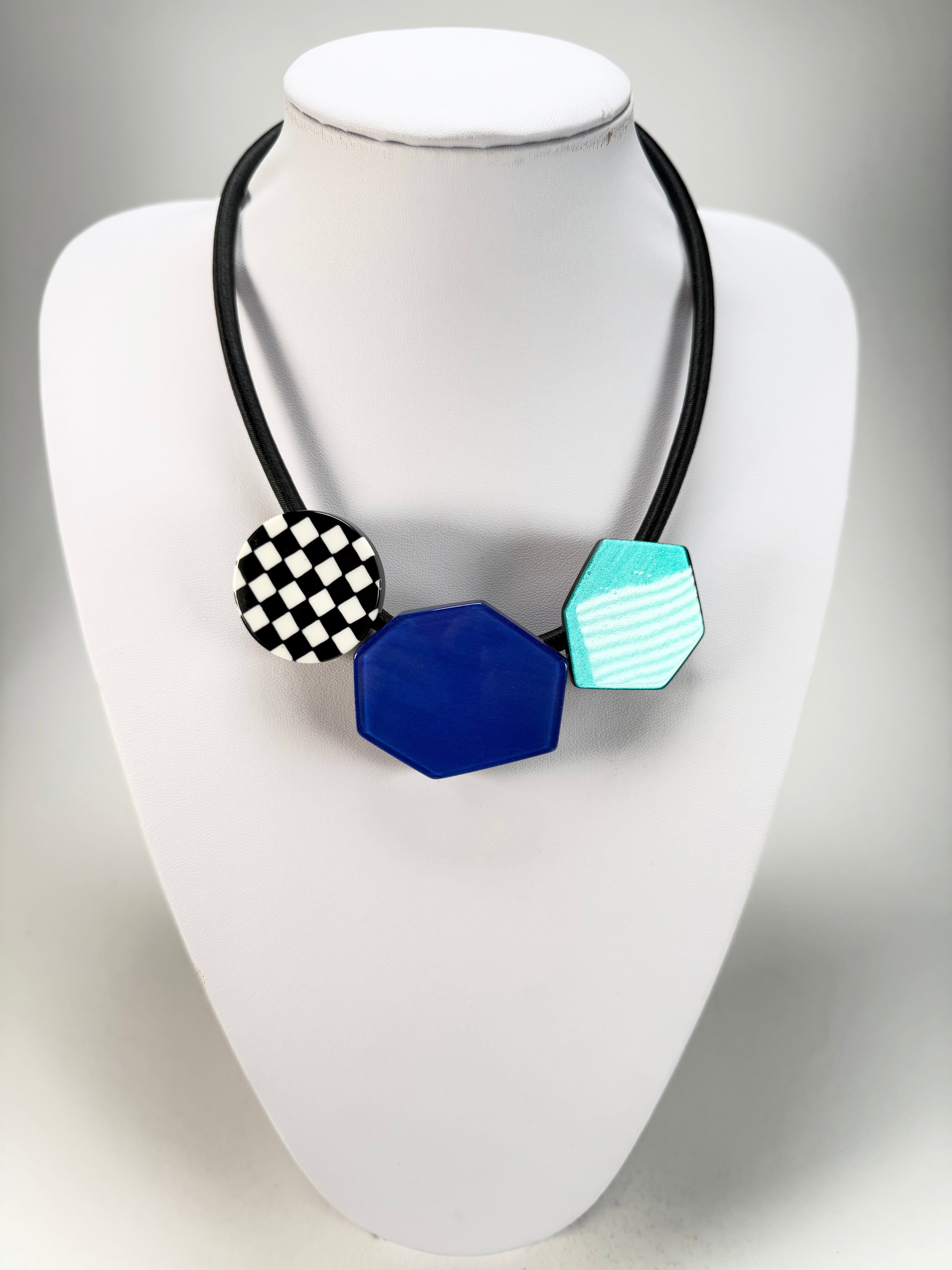 Zsiska - Checkmate "Prue Leith" Sapphire & Turquoise 3 Bead Resin Necklace ( P220150BLTUQ03 )