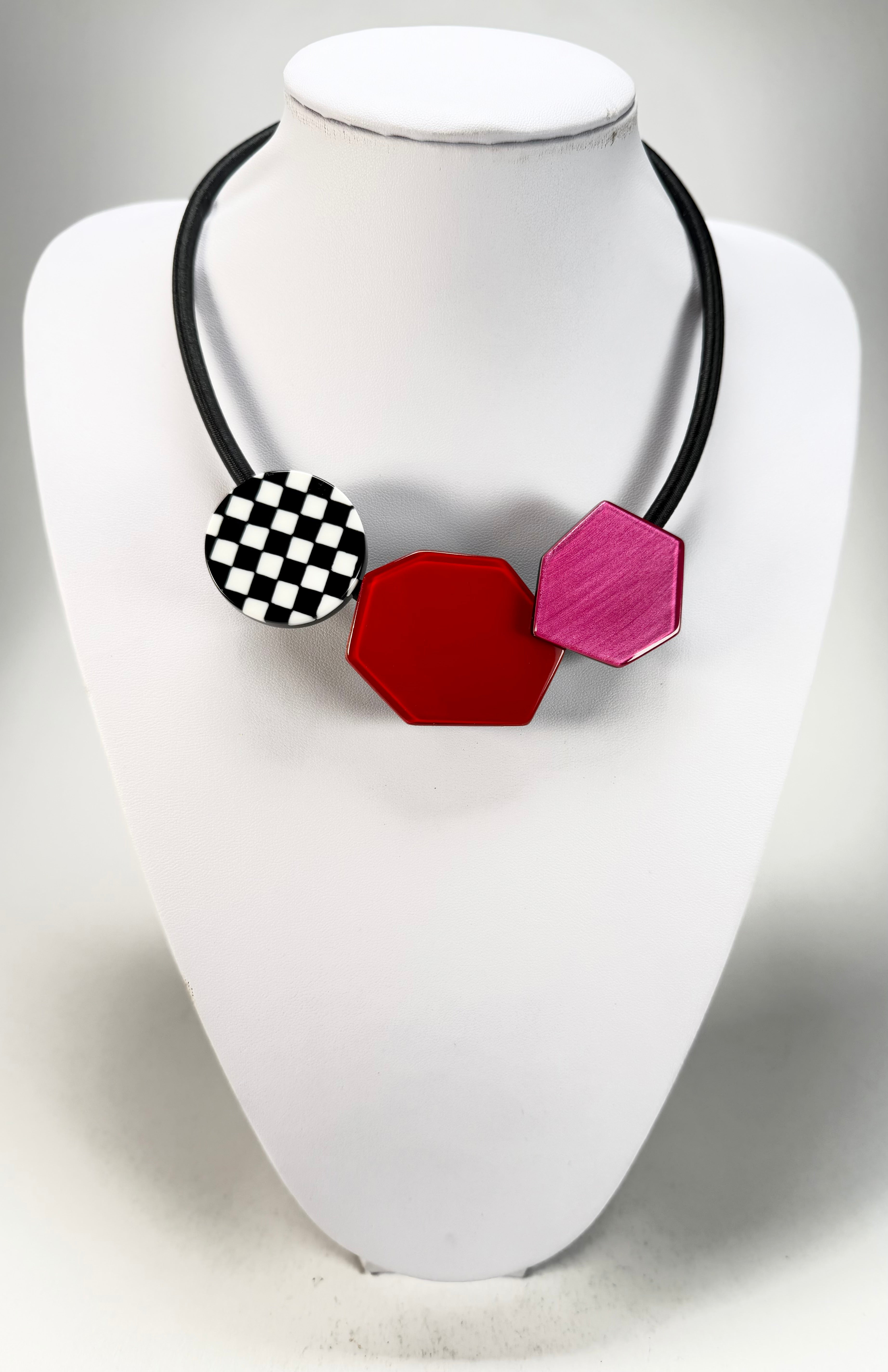 Zsiska - Checkmate "Prue Leith" Crimson & Rose 3 Bead Resin Necklace ( P220150REPIQ03 )