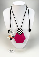 Zsiska - Checkmate "Prue Leith" Rose Pendant Resin Necklace ( P220201PINKQ00 )
