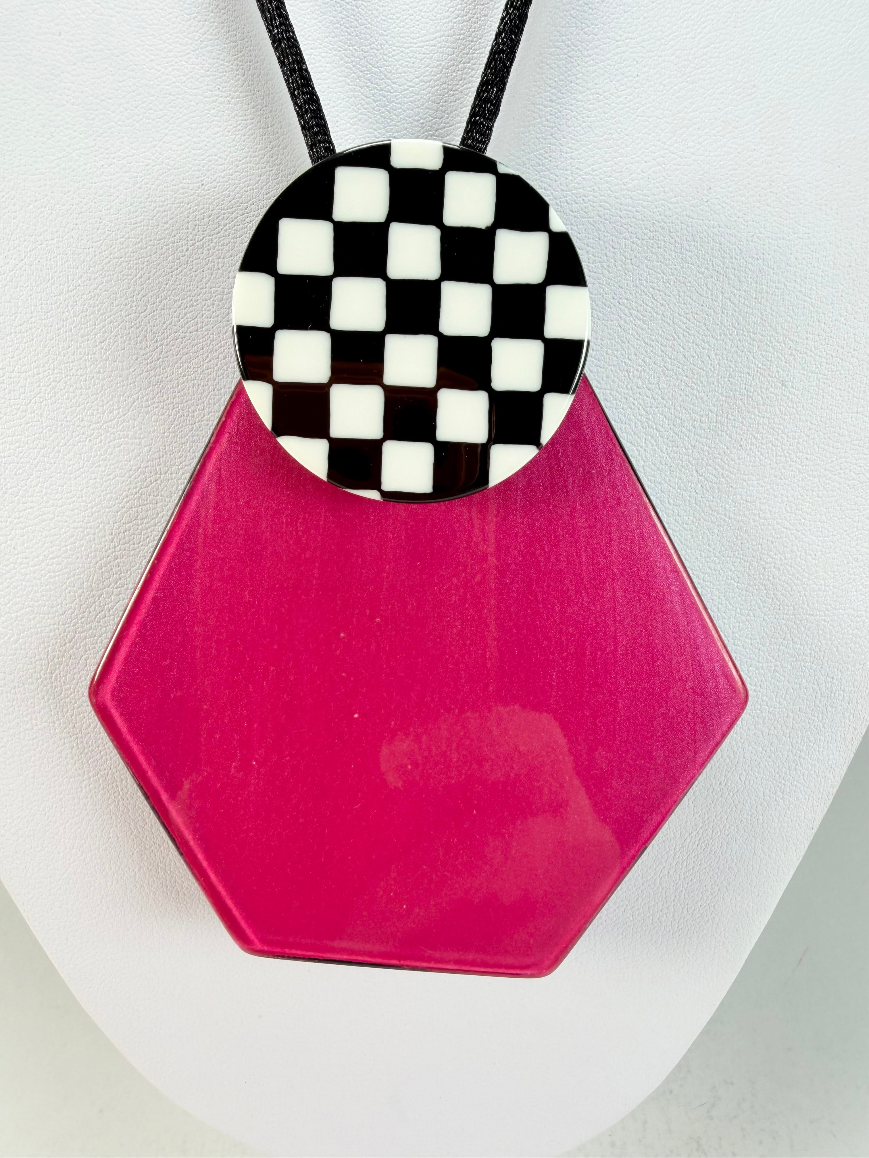 Zsiska - Checkmate "Prue Leith" Rose Pendant Resin Necklace ( P220201PINKQ00 )