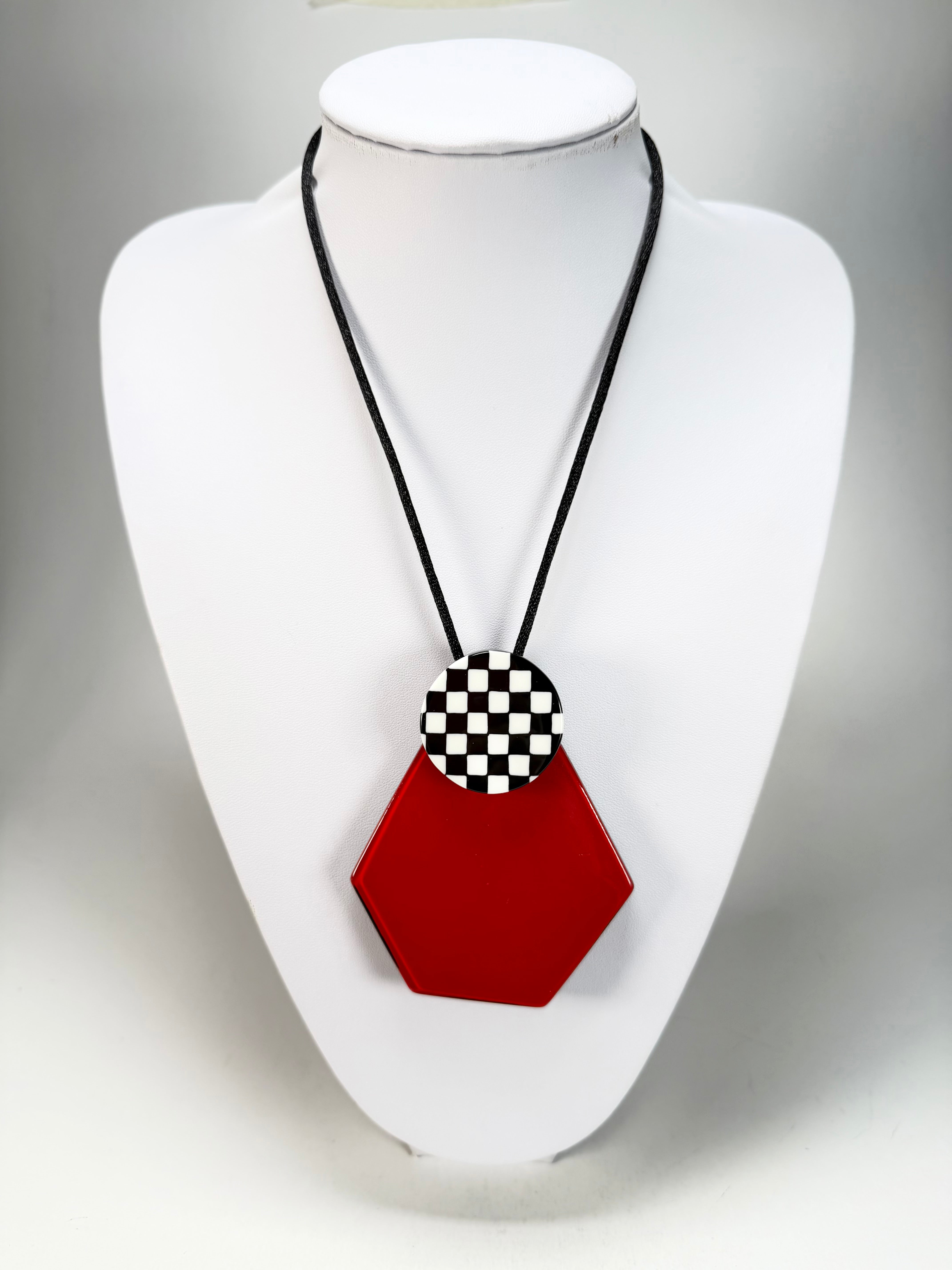 Zsiska - Checkmate "Prue Leith" Crimson Pendant Resin Necklace ( P220201REDDQ00 )