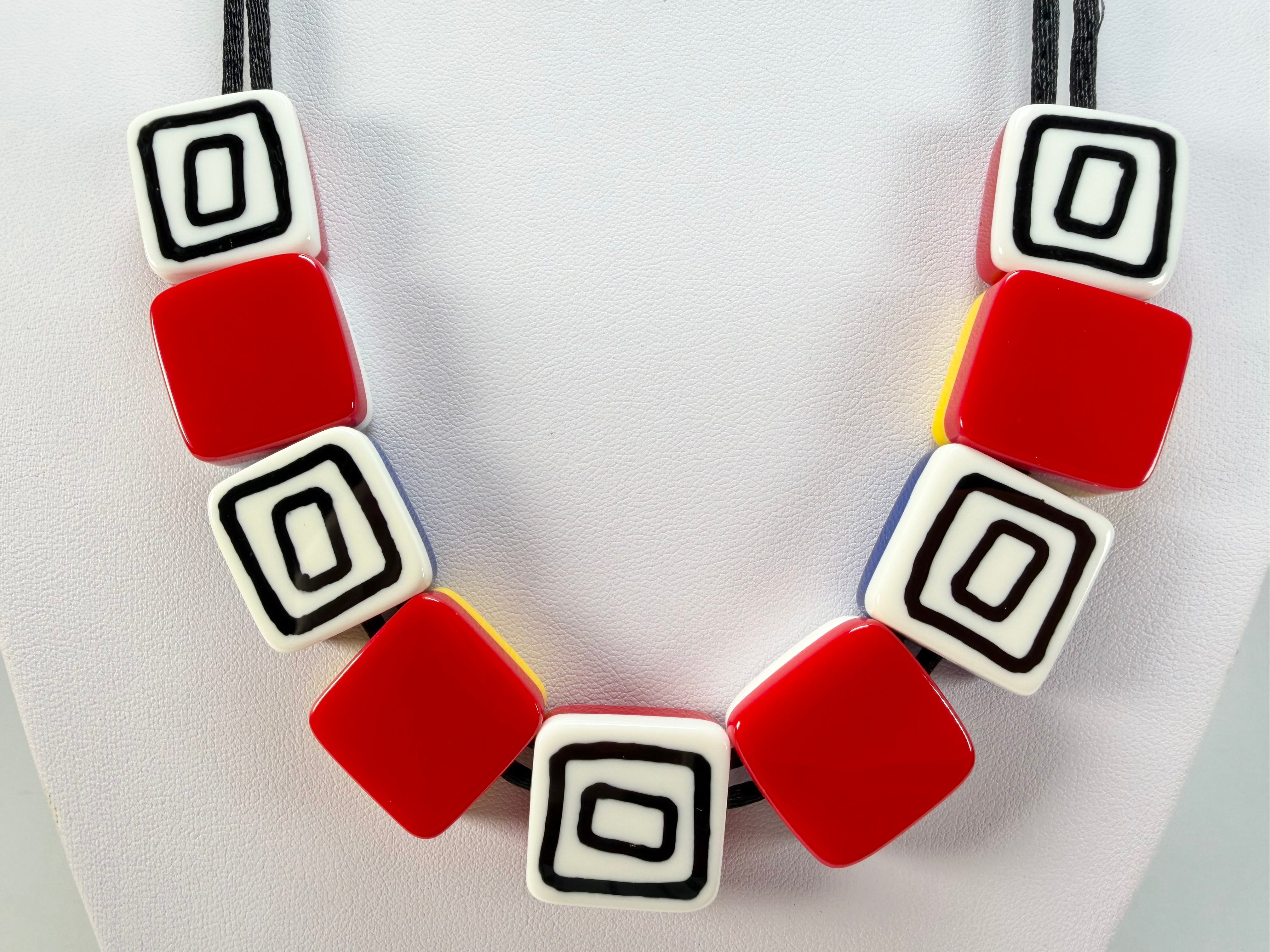 Zsiska - Vertigo Red 9 Bead Reversible Resin Necklace ( 3440102REDDQ09 )