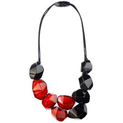 Zsiska - Empress Redd & Black Resin Necklace ( 8410150REDDQ09 )